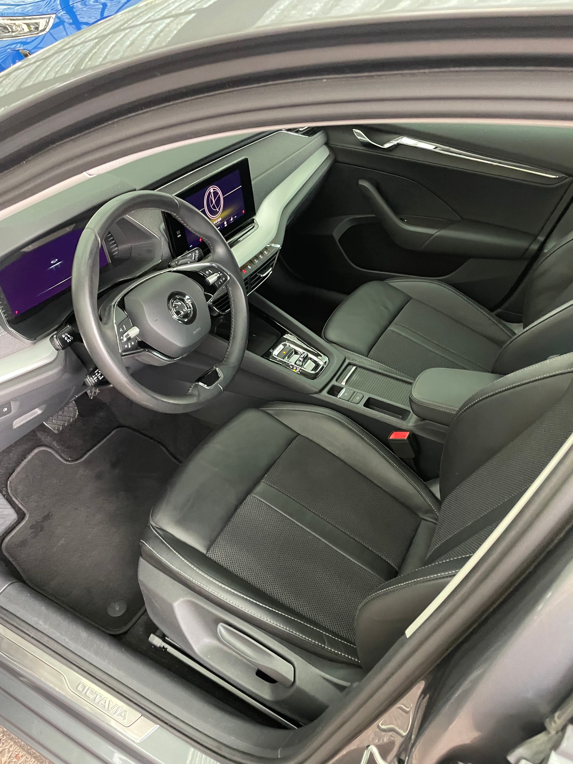SKODA Octavia Combi 2.0 TDI DSG Style 4x4-image-6