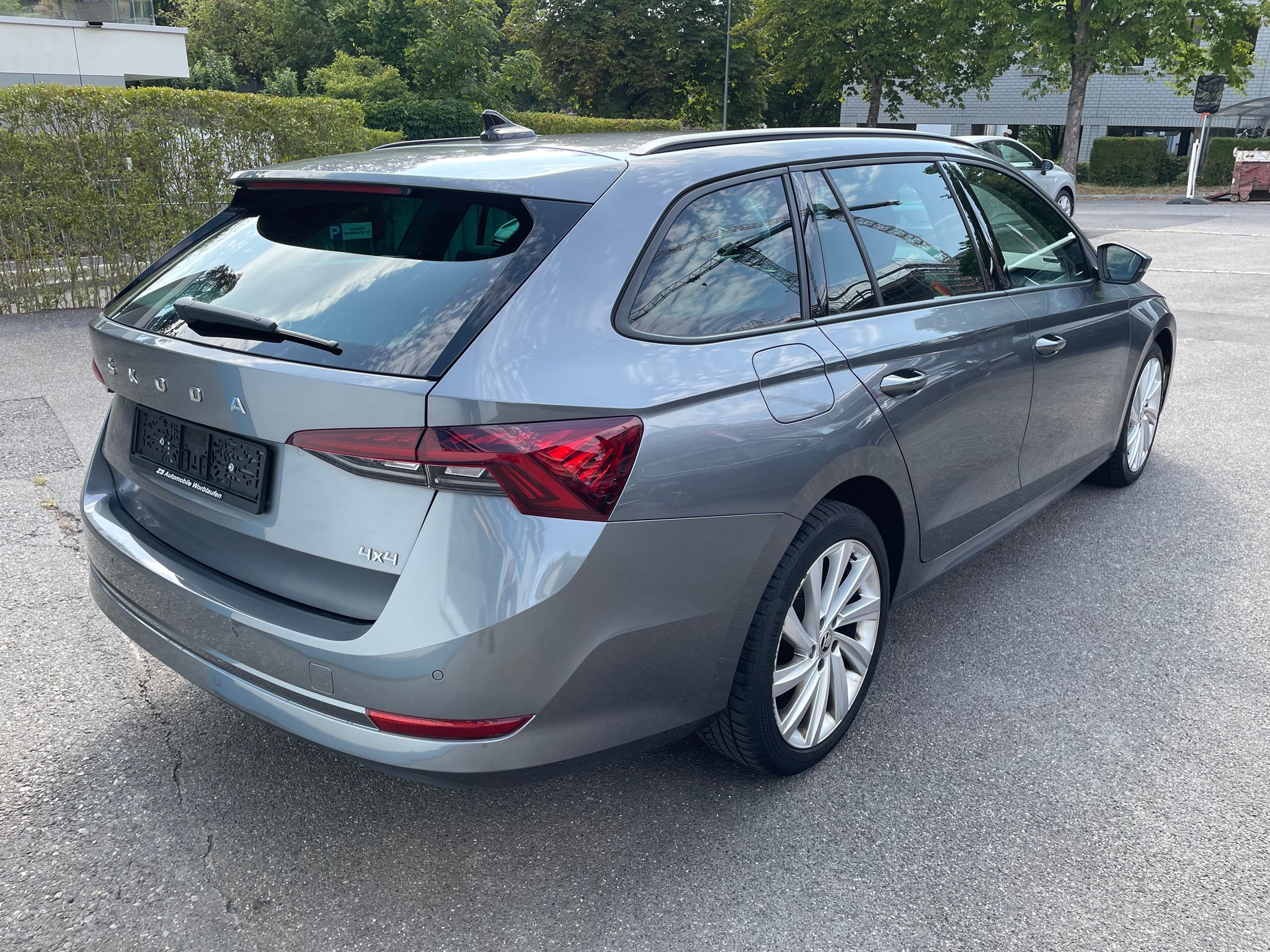 SKODA Octavia Combi 2.0 TDI DSG Style 4x4-image-3