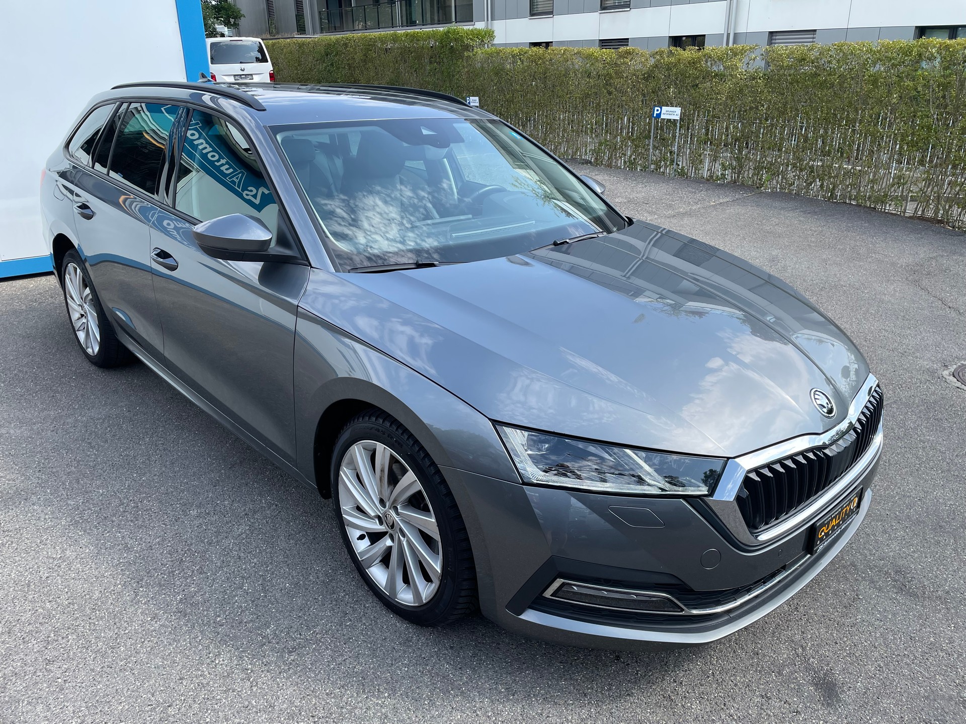 SKODA Octavia Combi 2.0 TDI DSG Style 4x4-image-4