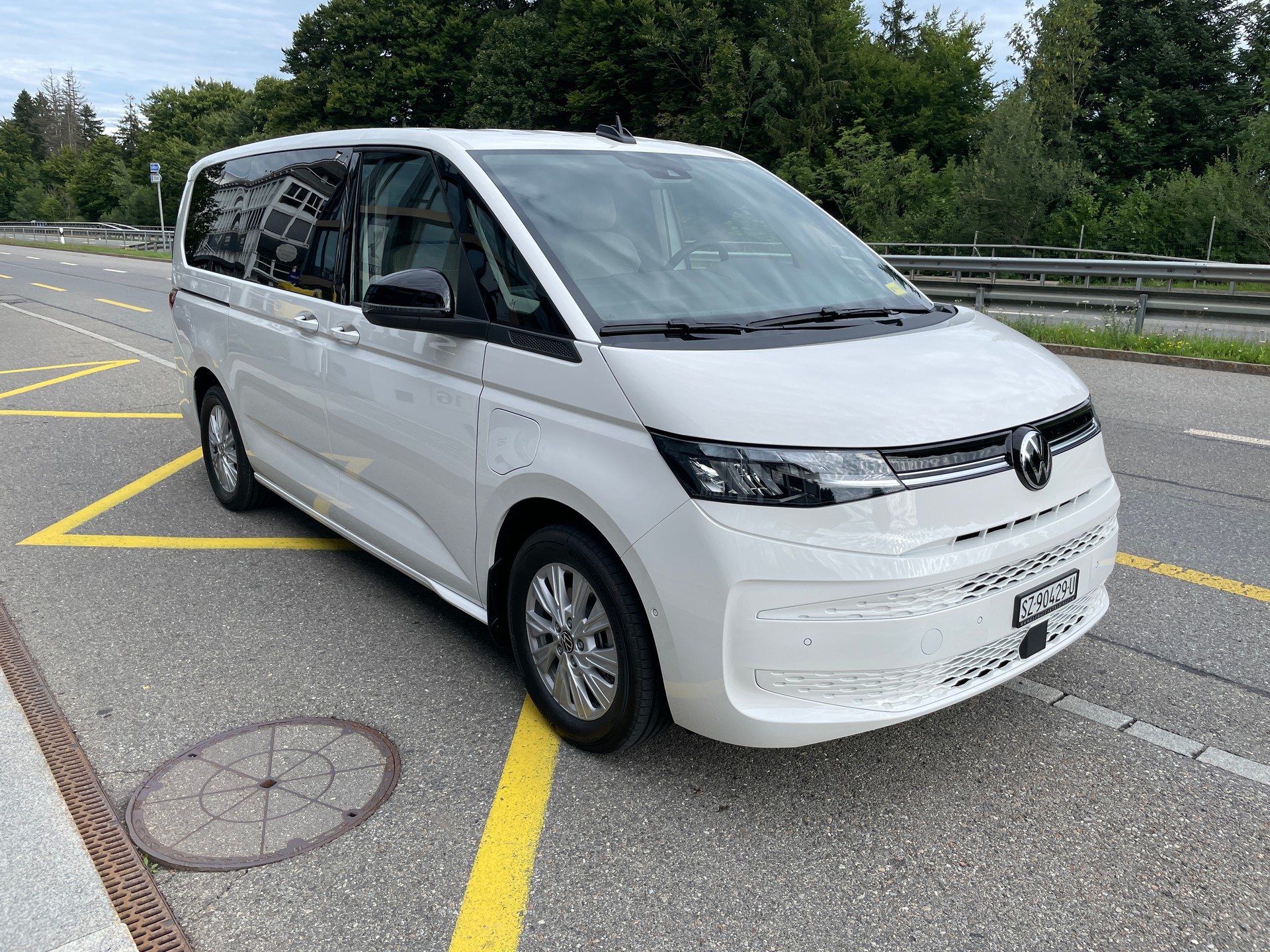 VW Multivan 1.5 eHybrid Life Lang 4Motion DSG, 7-Sitzer-image-2