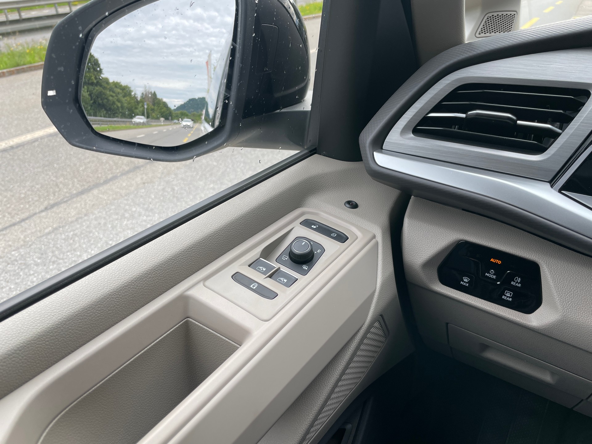 VW Multivan 1.5 eHybrid Life Lang 4Motion DSG, 7-Sitzer-image-25