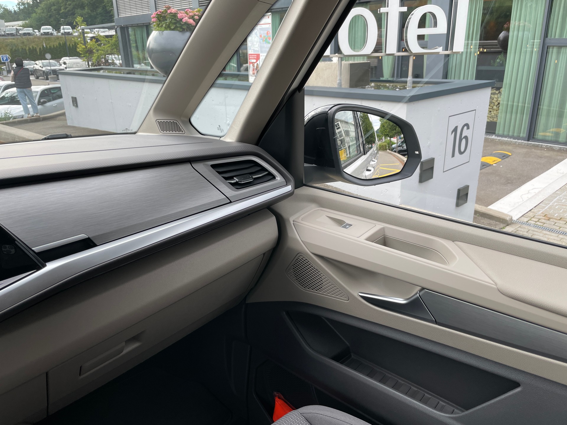 VW Multivan 1.5 eHybrid Life Lang 4Motion DSG, 7-Sitzer-image-30
