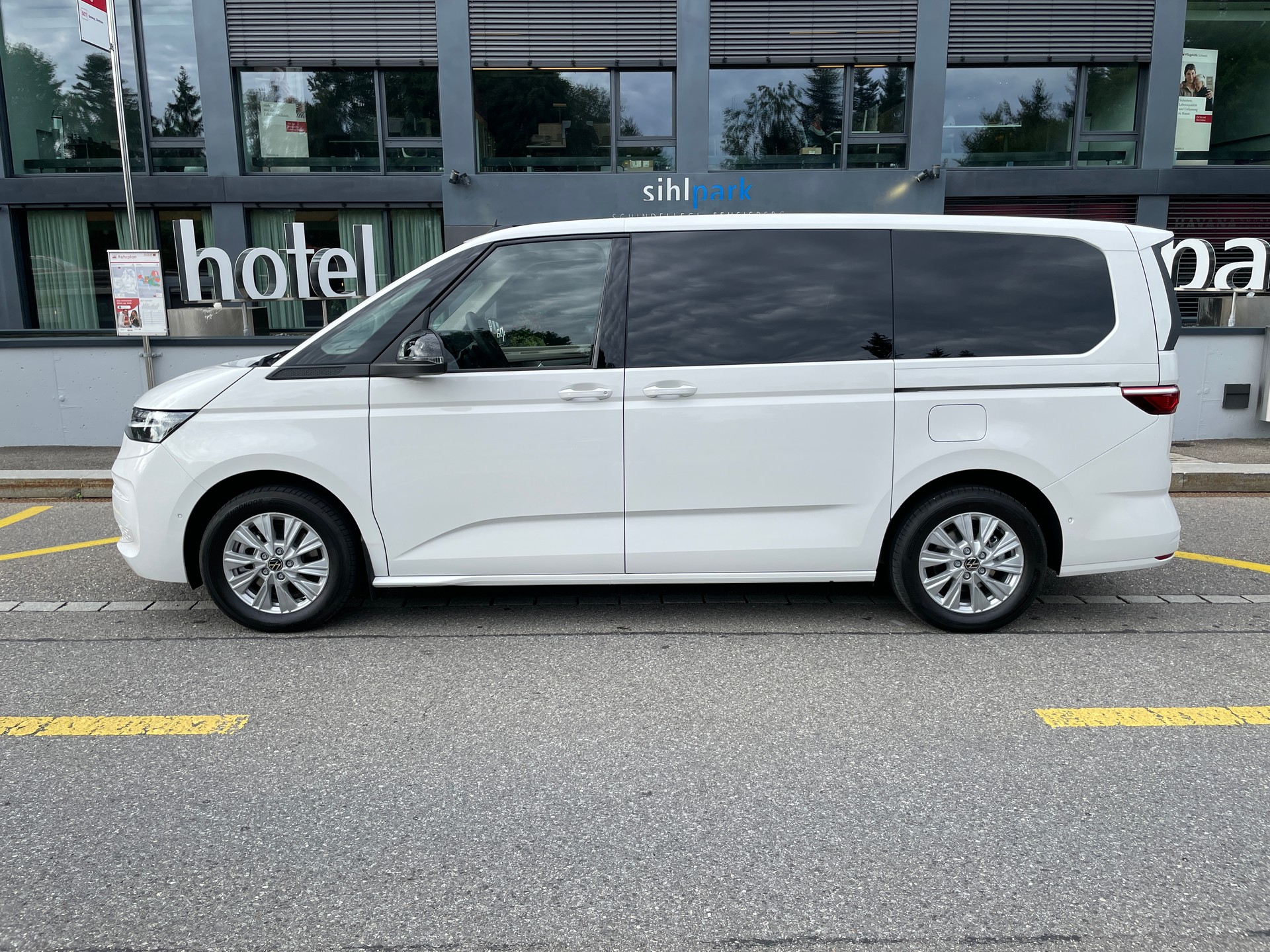 VW Multivan 1.5 eHybrid Life Lang 4Motion DSG, 7-Sitzer-image-14