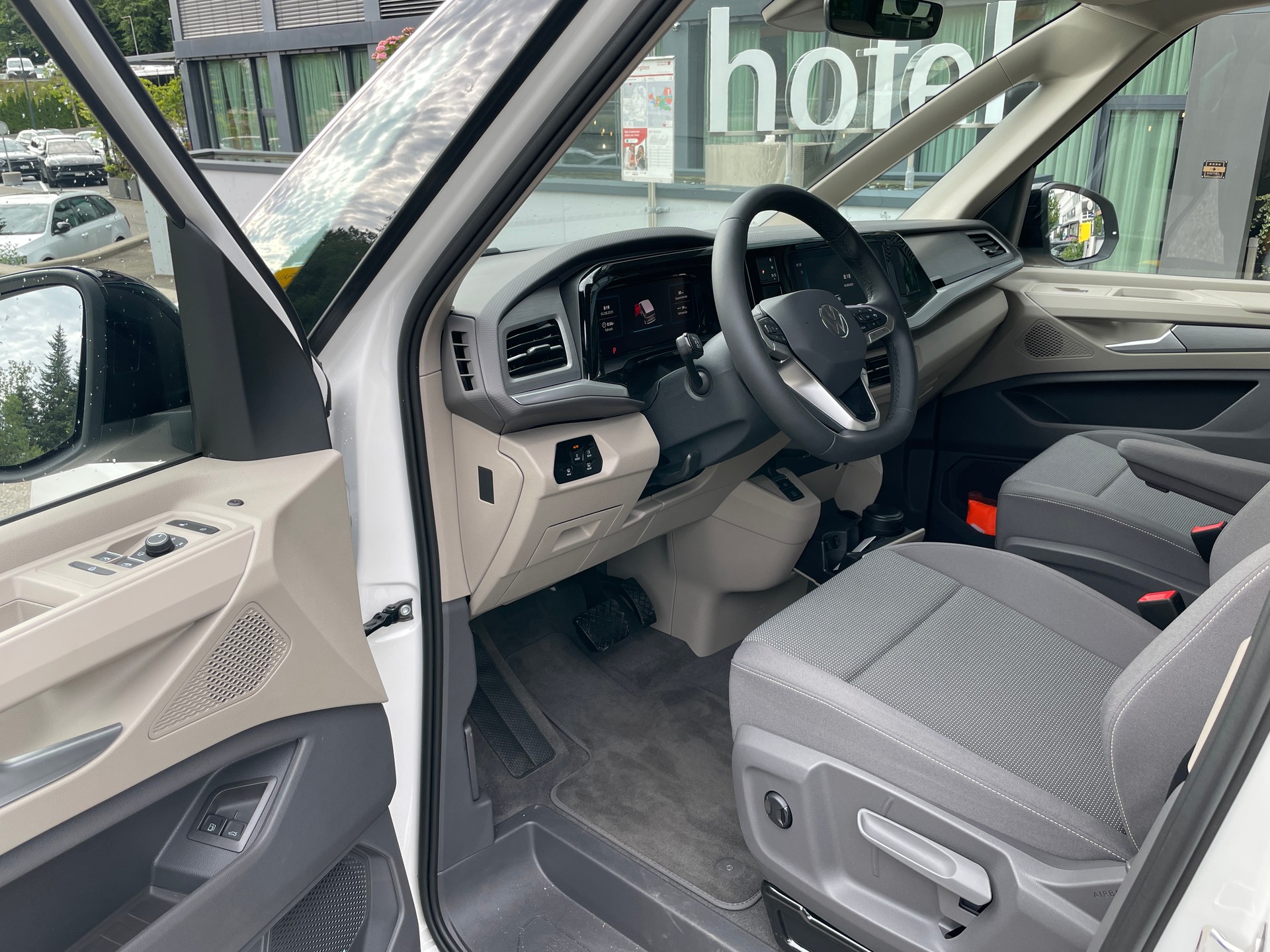 VW Multivan 1.5 eHybrid Life Lang 4Motion DSG, 7-Sitzer-image-16