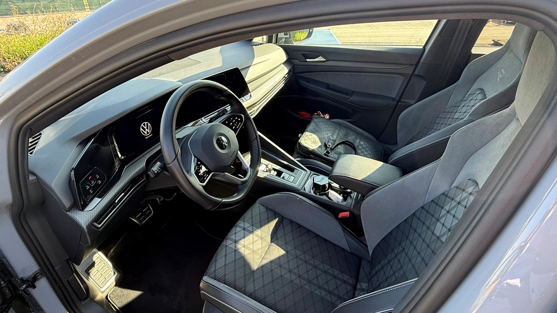 VW 1.5 eTSI mHEV ACT R-Line DSG-image-3