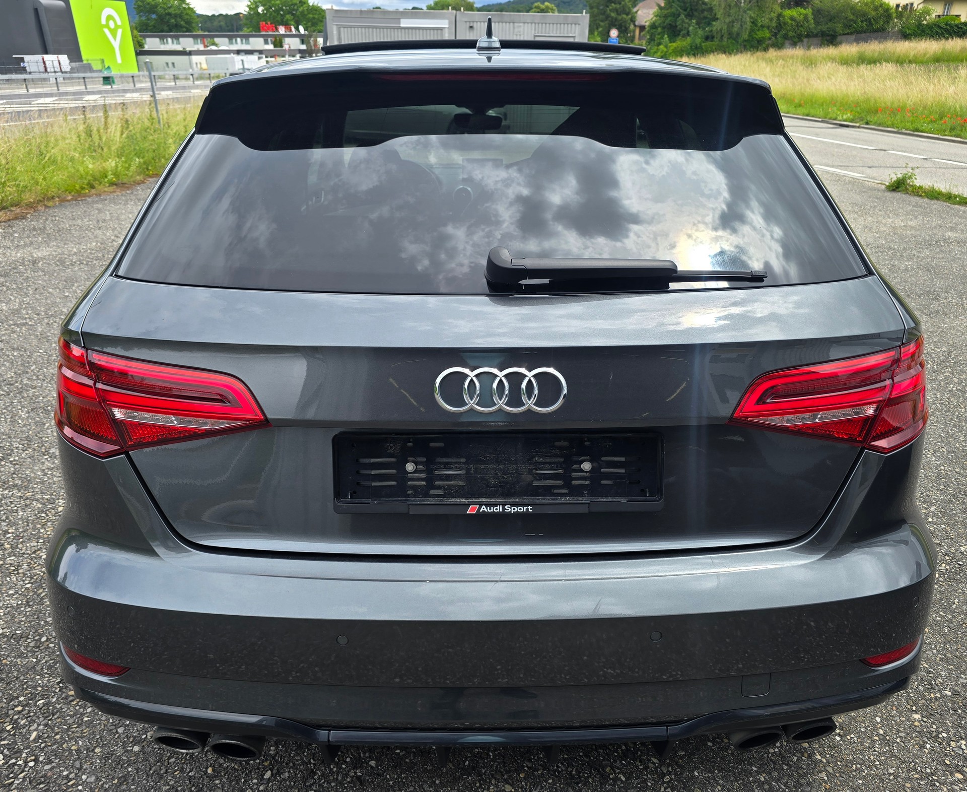 AUDI S3 Sportback 2.0 TFSI quattro S-tronic-image-6