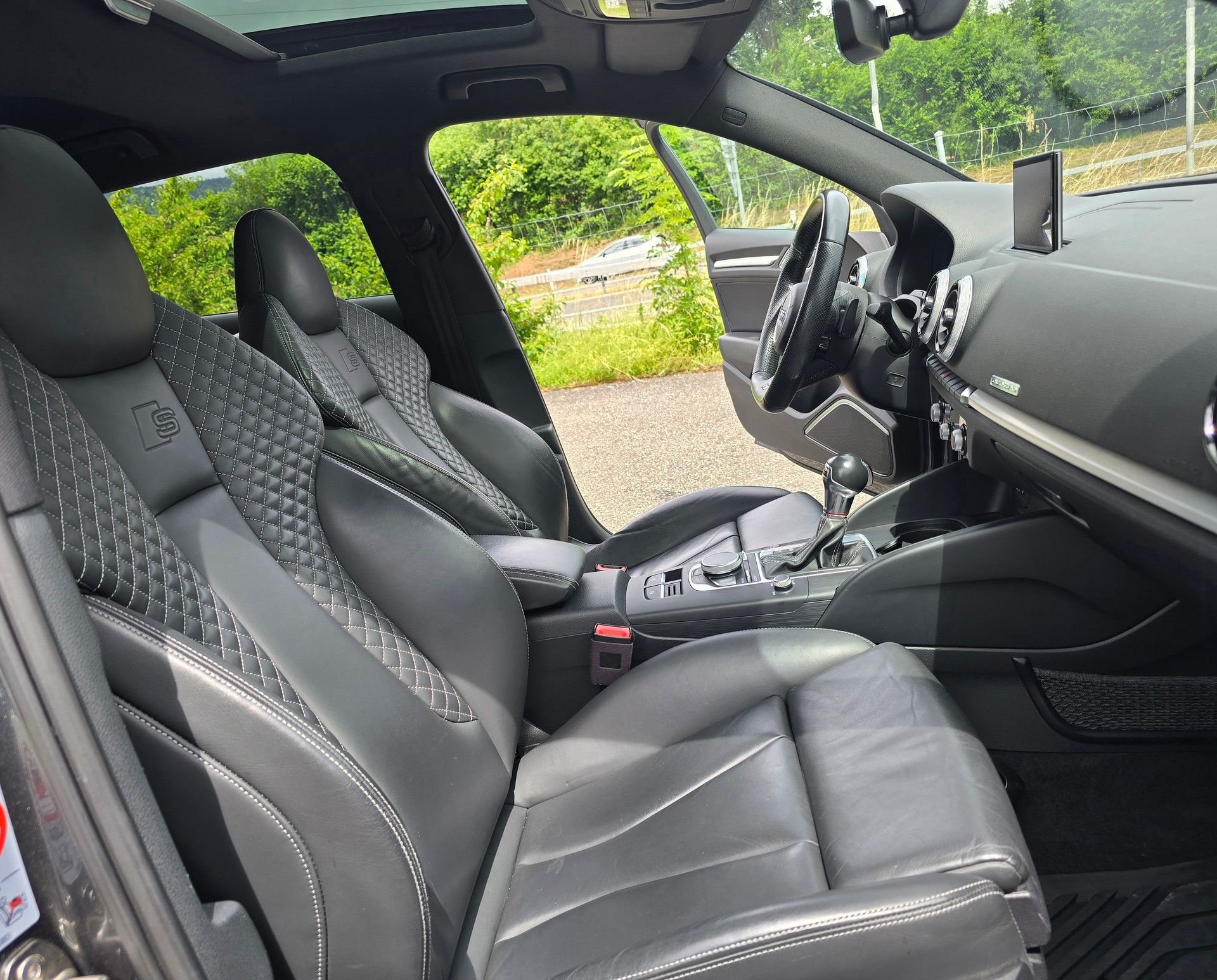 AUDI S3 Sportback 2.0 TFSI quattro S-tronic-image-10