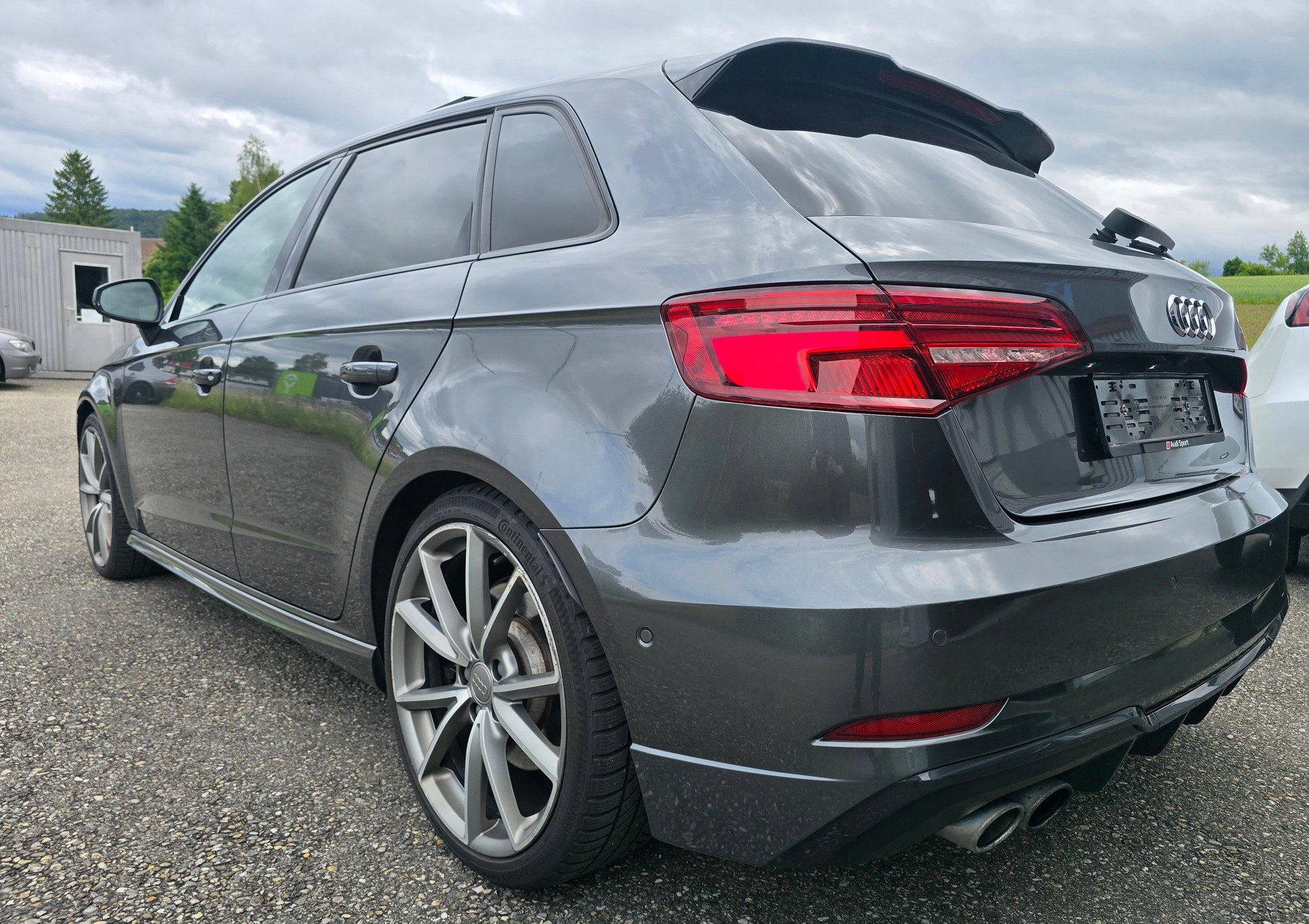 AUDI S3 Sportback 2.0 TFSI quattro S-tronic-image-5