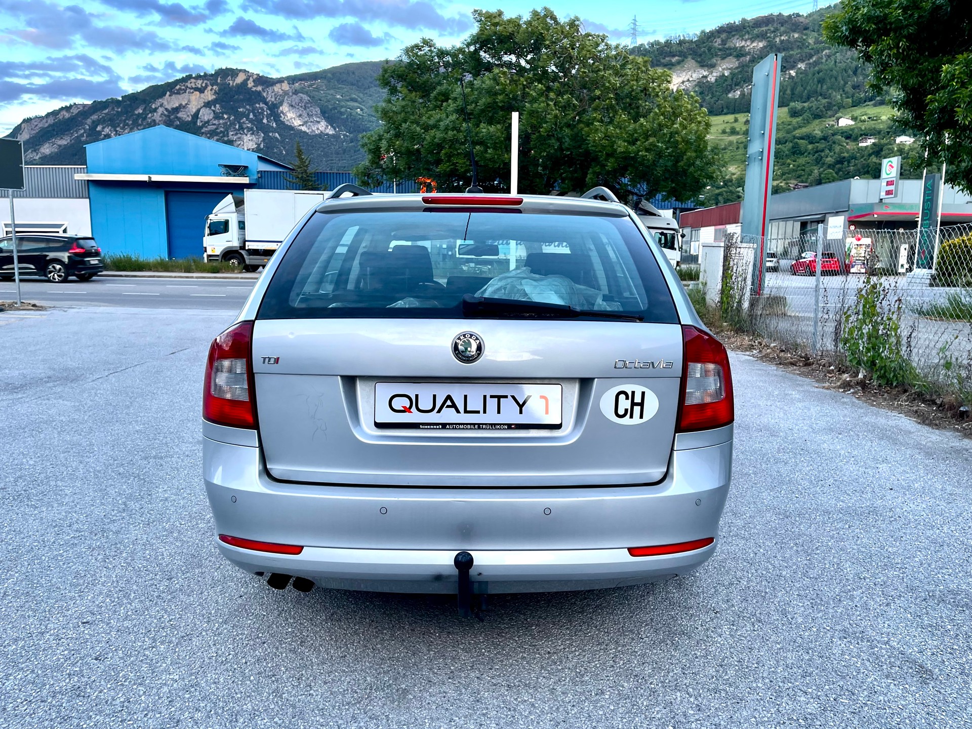 SKODA Octavia Combi 2.0 TDI Elegance-image-4