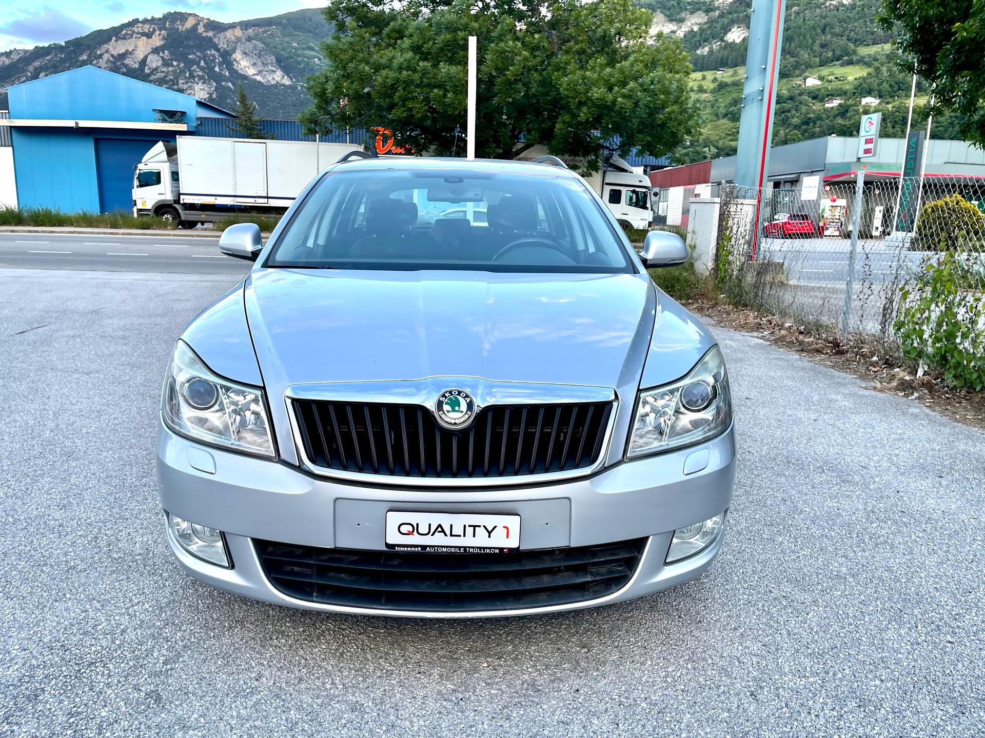 SKODA Octavia Combi 2.0 TDI Elegance-image-11