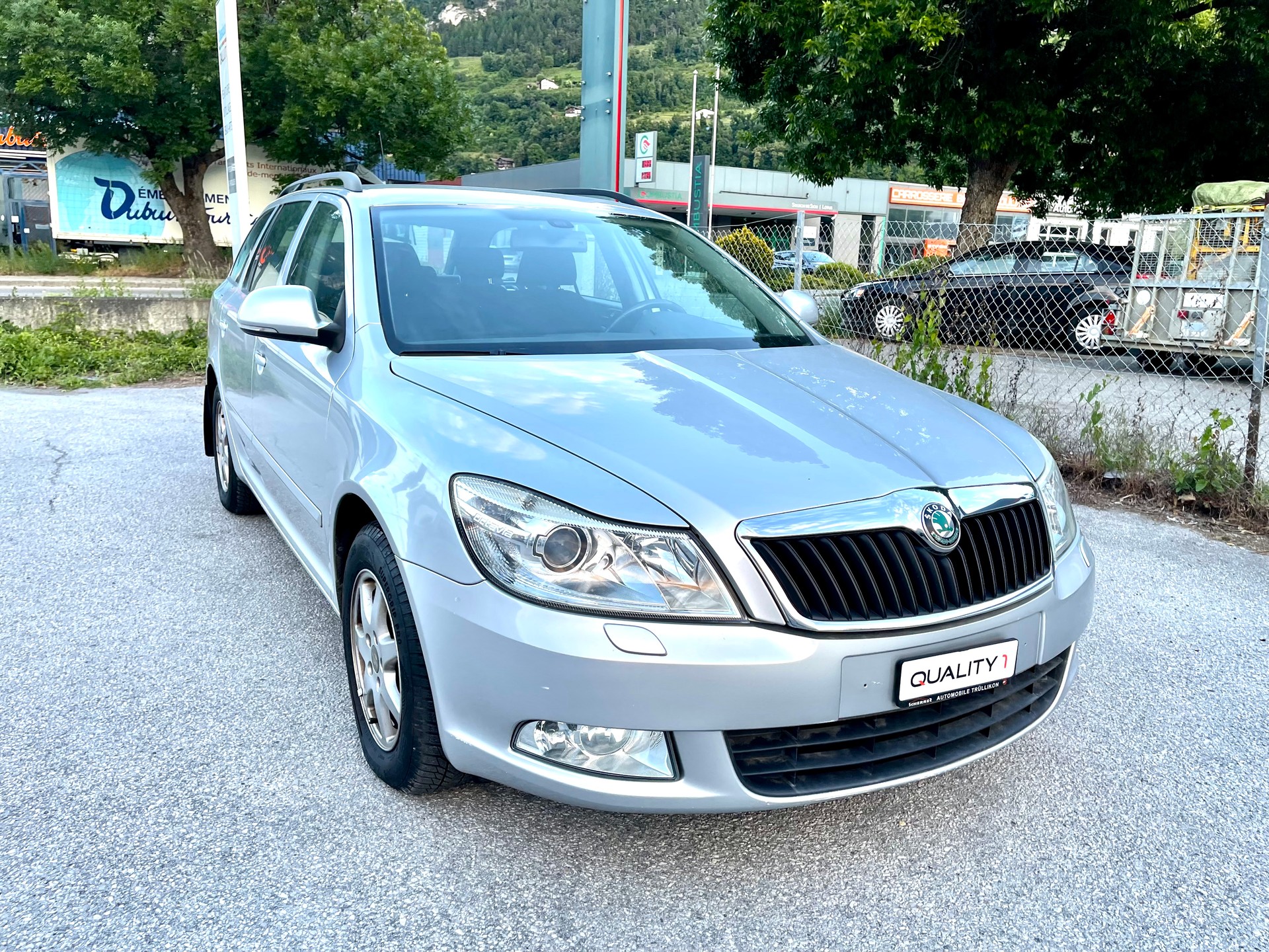 SKODA Octavia Combi 2.0 TDI Elegance-image-0