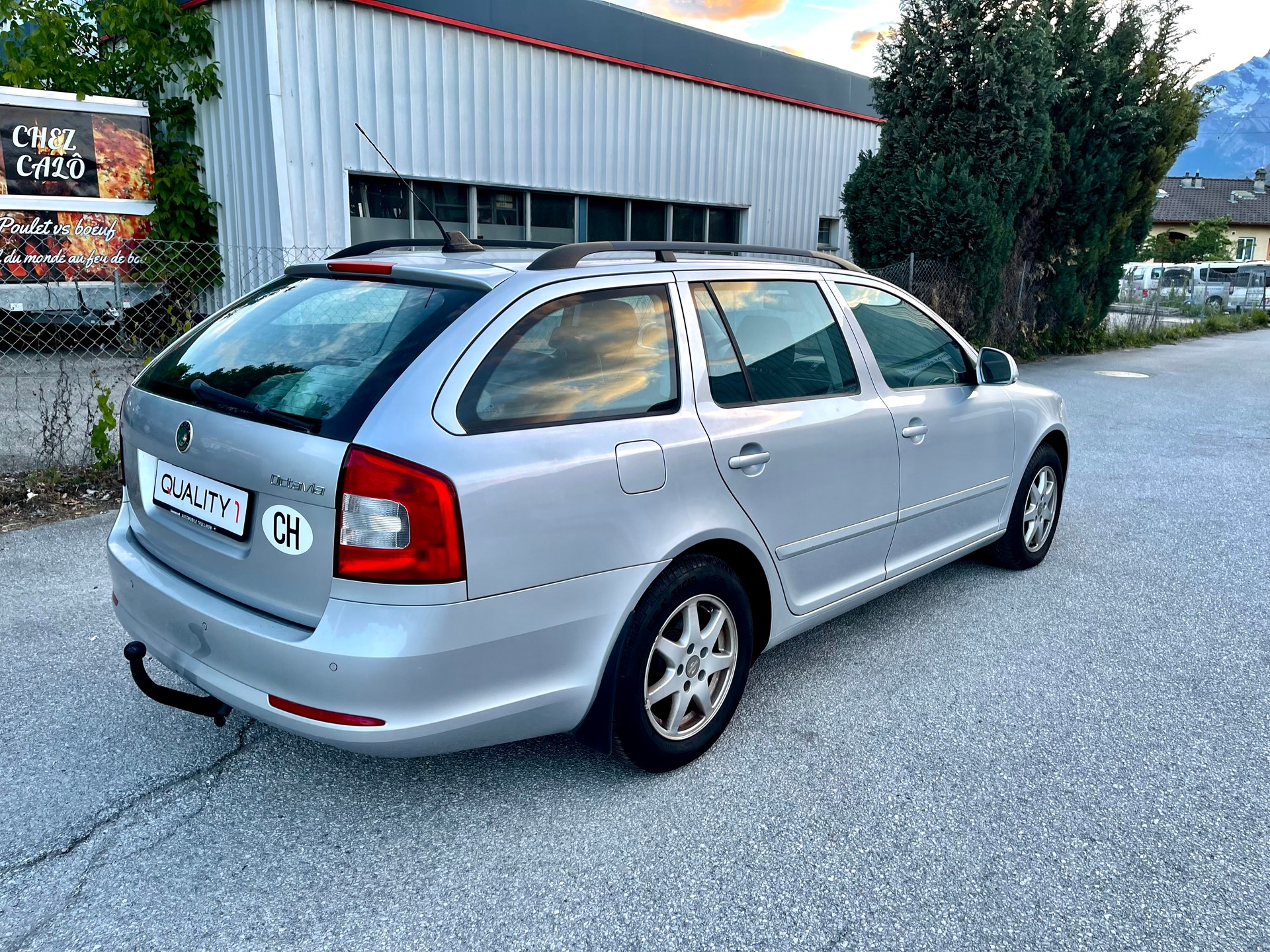 SKODA Octavia Combi 2.0 TDI Elegance-image-16