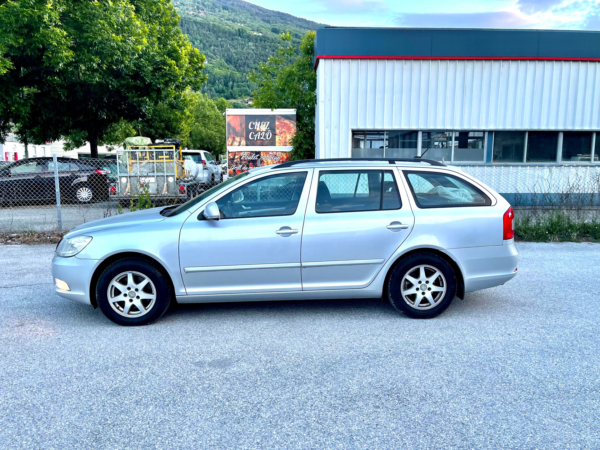 SKODA Octavia Combi 2.0 TDI Elegance-image-8