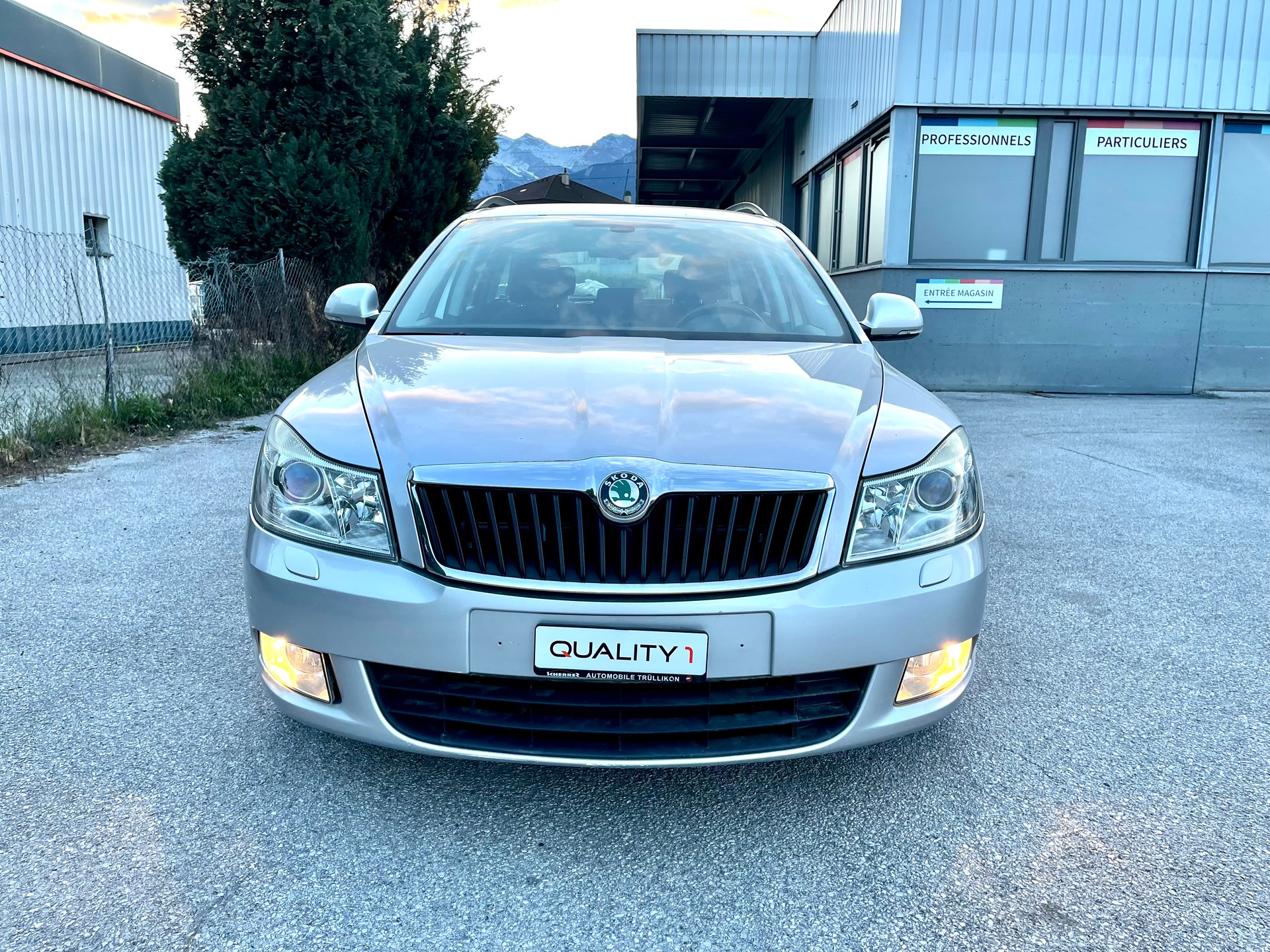 SKODA Octavia Combi 2.0 TDI Elegance-image-6
