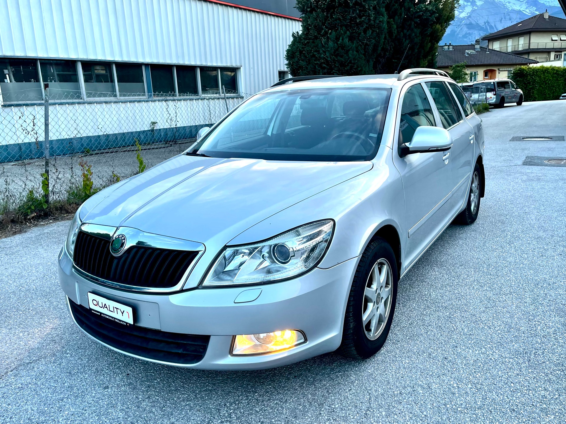 SKODA Octavia Combi 2.0 TDI Elegance-image-5