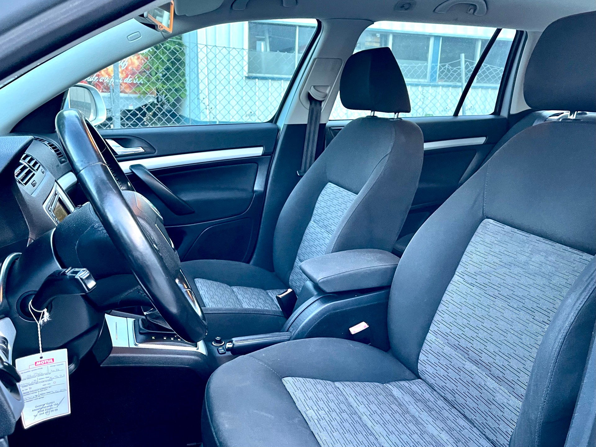 SKODA Octavia Combi 2.0 TDI Elegance-image-14