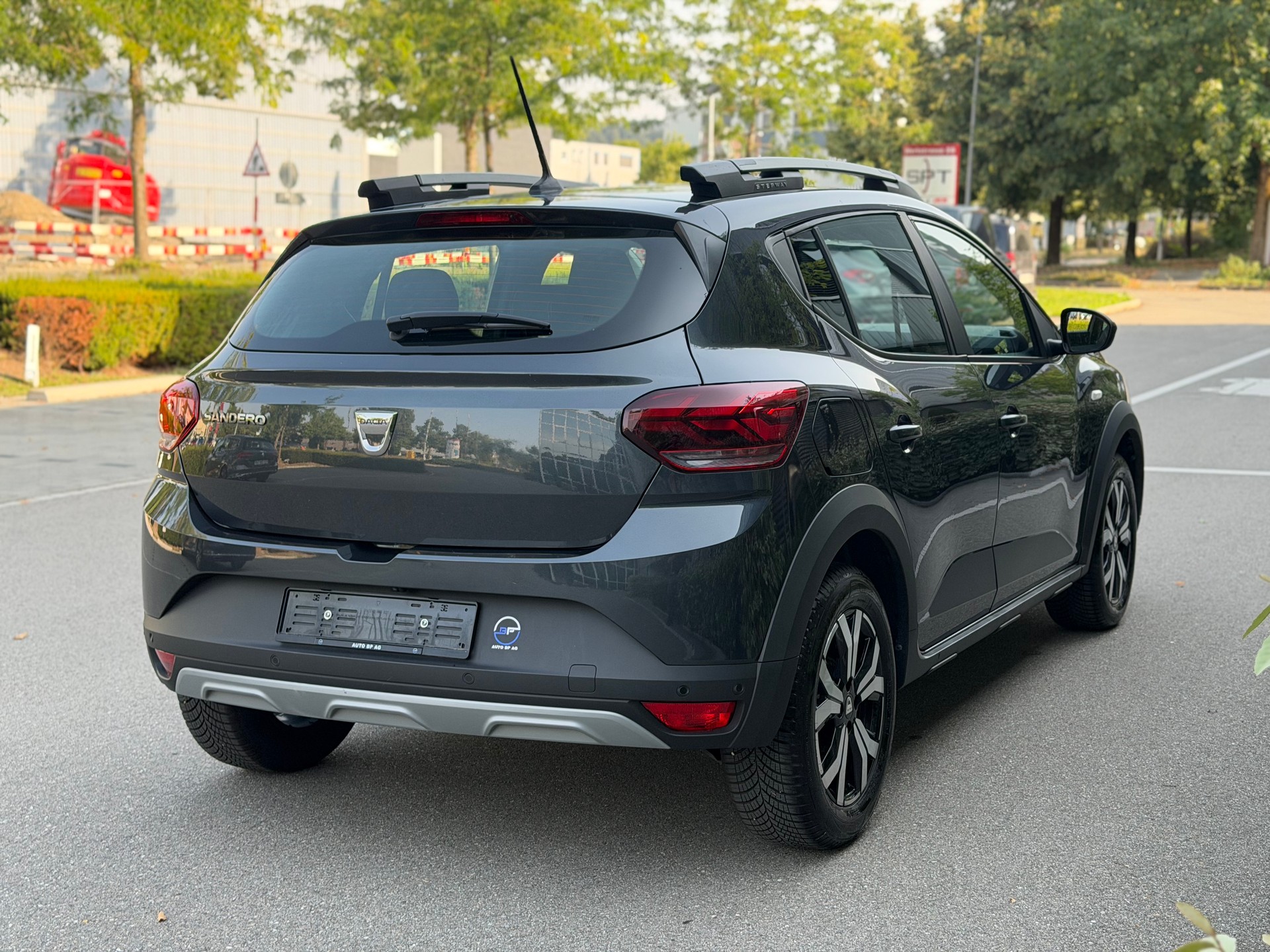 DACIA Sandero Stepway TCe 90 Comfort CVT-image-5