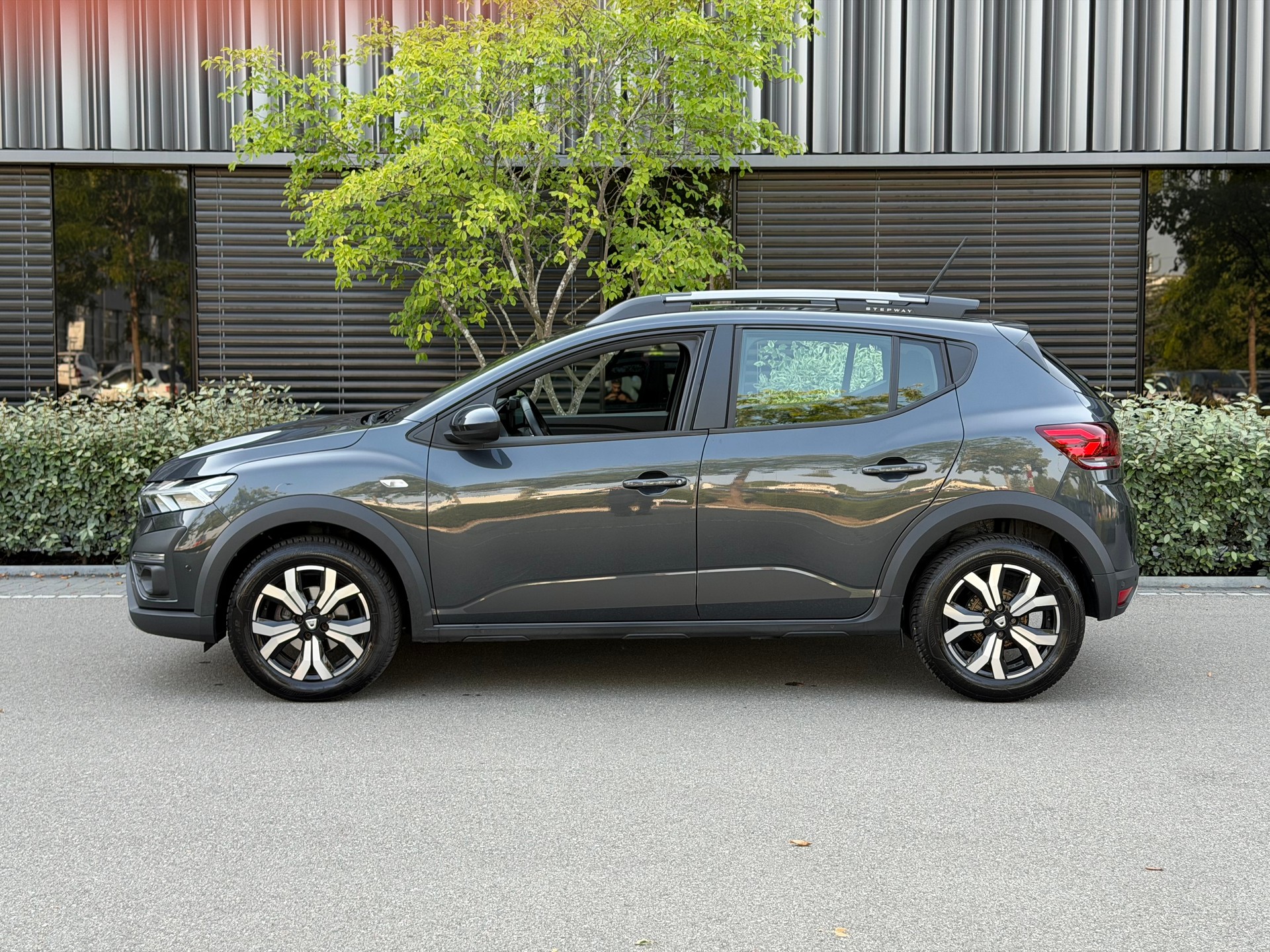DACIA Sandero Stepway TCe 90 Comfort CVT-image-1