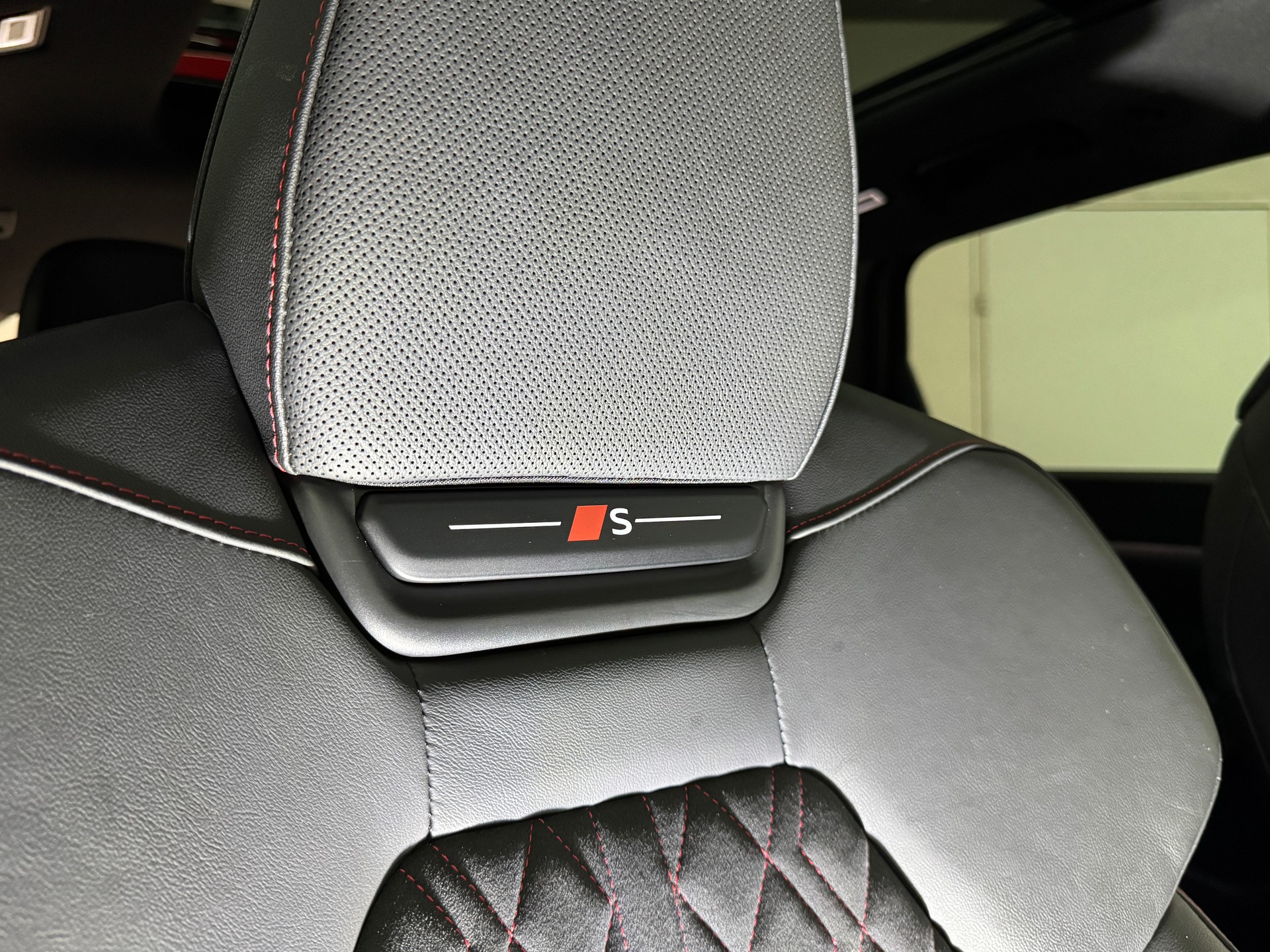AUDI Q6 e-tron S-LINE quattro 388PS // CH-Fahrzeug // VOLL-Ausstattung-image-8