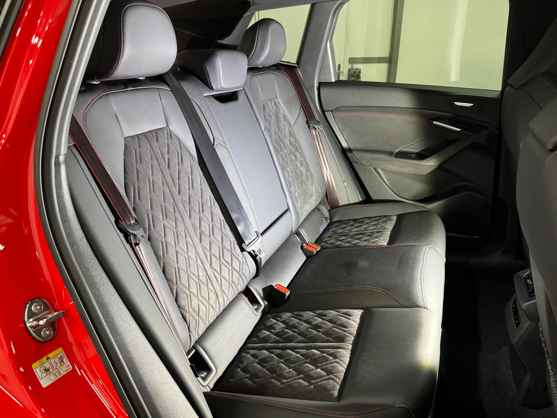 AUDI Q6 e-tron S-LINE quattro 388PS // CH-Fahrzeug // VOLL-Ausstattung-image-10