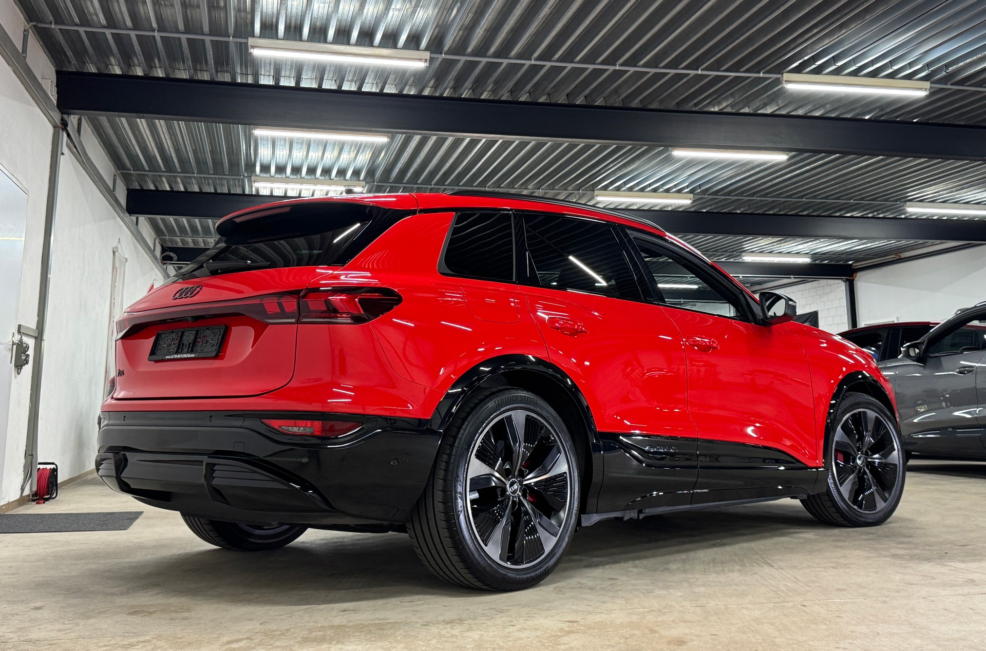 AUDI Q6 e-tron S-LINE quattro 388PS // CH-Fahrzeug // VOLL-Ausstattung-image-4