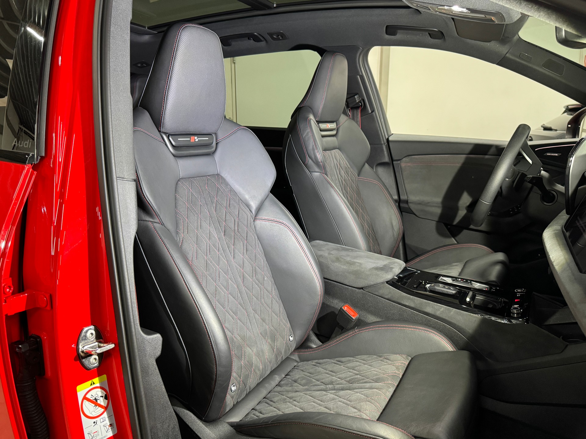 AUDI Q6 e-tron S-LINE quattro 388PS // CH-Fahrzeug // VOLL-Ausstattung-image-7