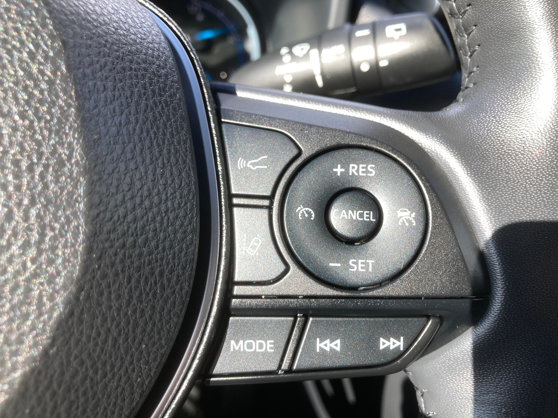 TOYOTA RAV-4 2.5 HSD Premium e-CVT 4WD mit Anhängerkupplung-image-15
