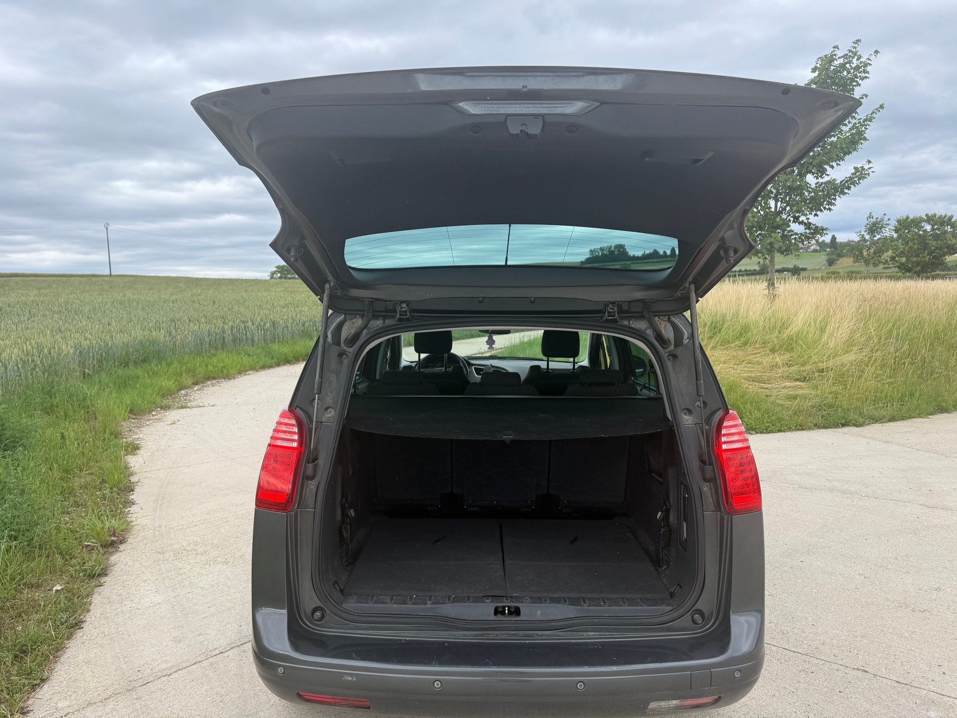 PEUGEOT 5008 2.0 HDI Allure-image-8
