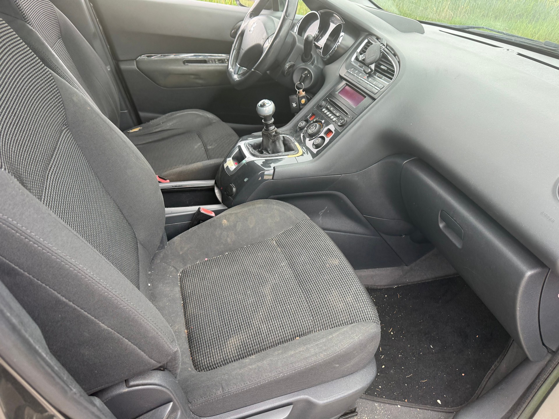 PEUGEOT 5008 2.0 HDI Allure-image-6