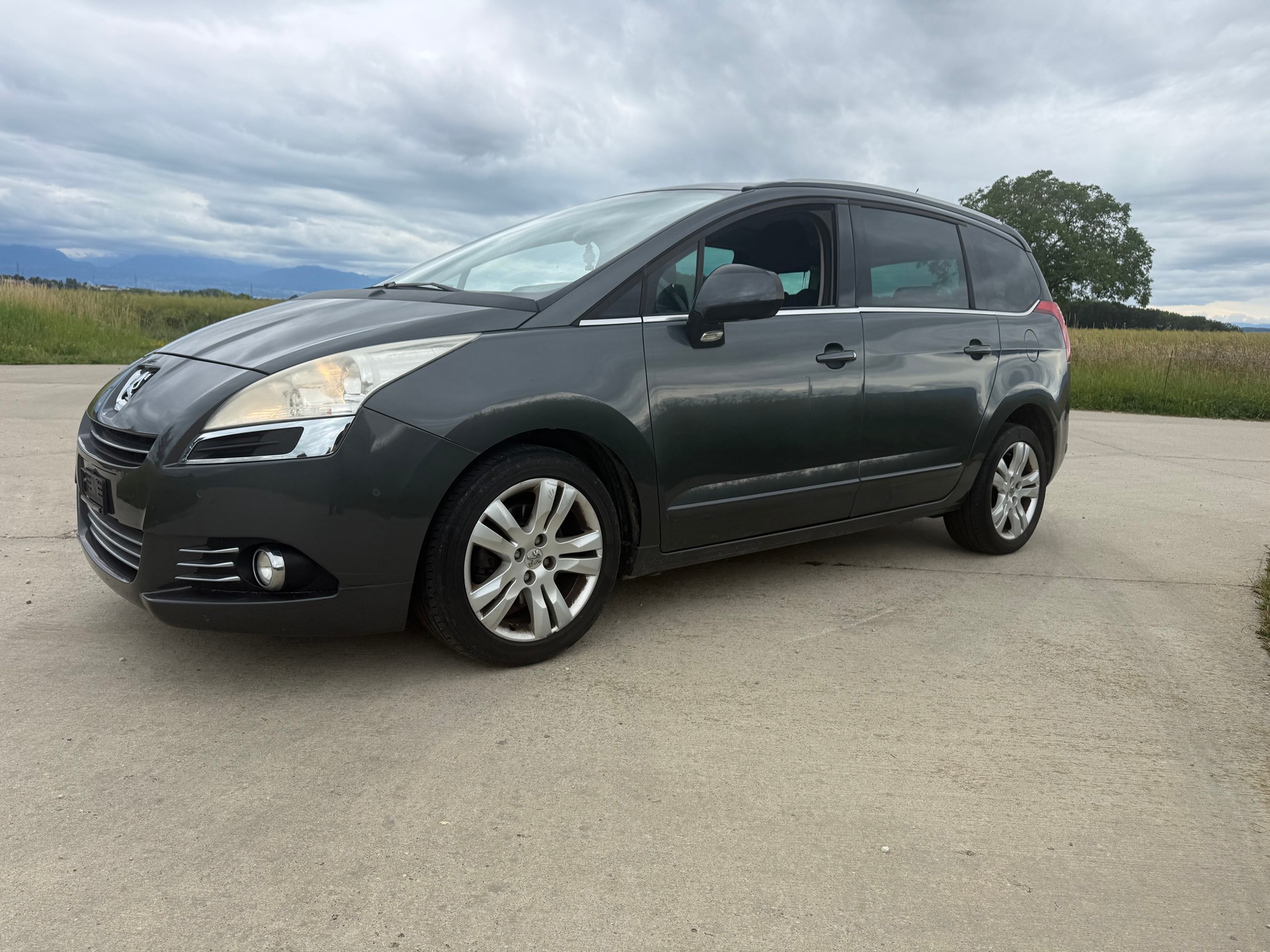 PEUGEOT 5008 2.0 HDI Allure-image-1
