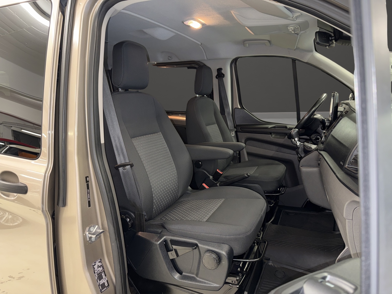FORD Transit Custom 320 L1H1 Trend-image-9