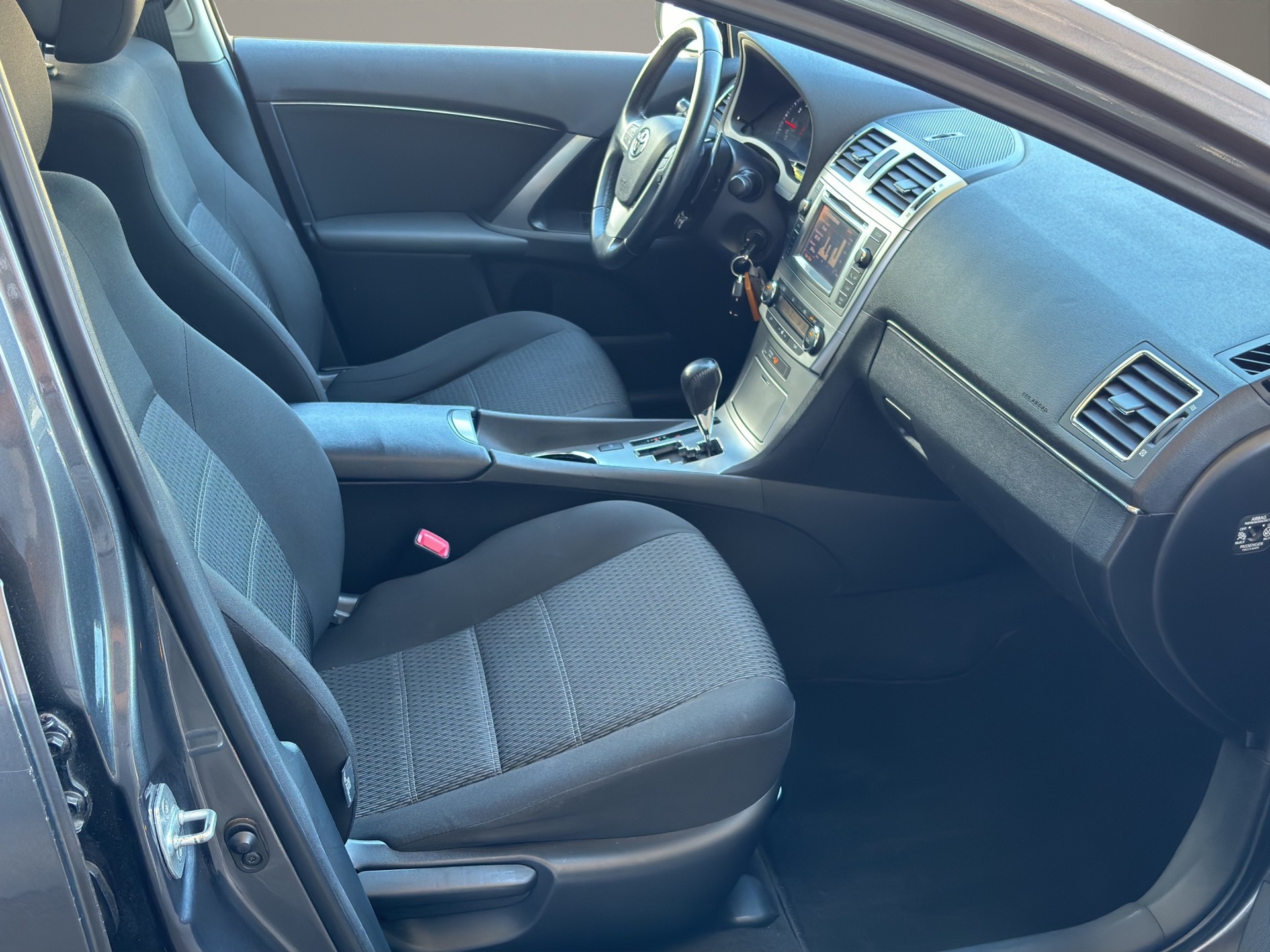 TOYOTA Avensis Sportswagon 2.0 Linea Luna Multidrive-image-15