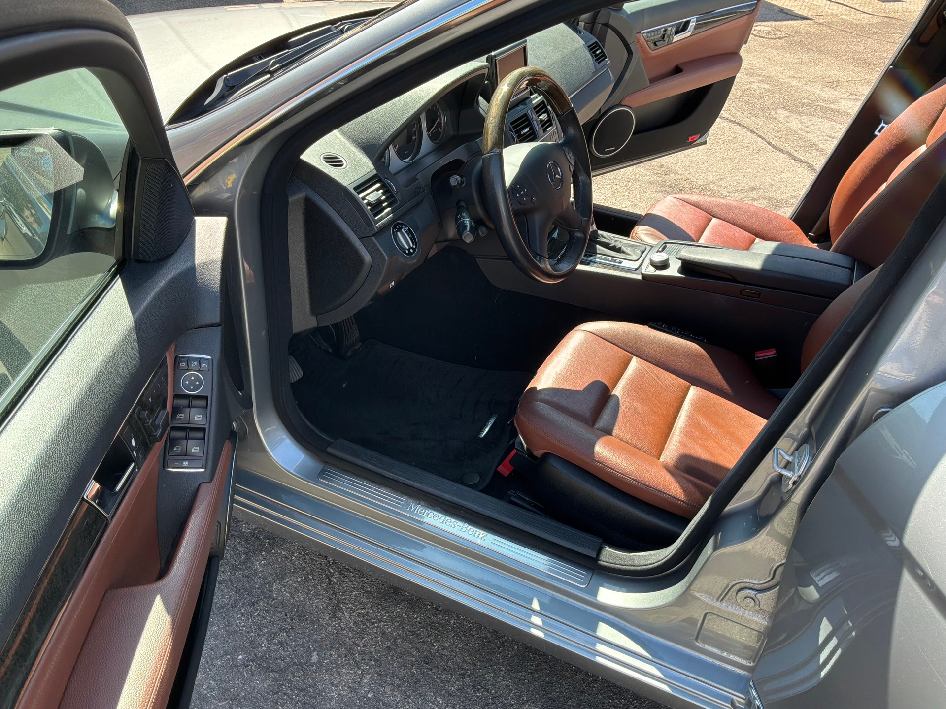 MERCEDES-BENZ C350 Executive 4Matic 7G-Tronic Top Fahrzeug-image-4