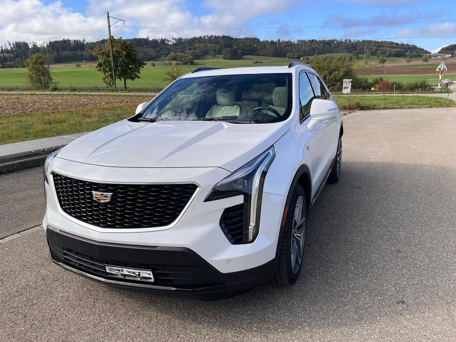 CADILLAC 2.0 T Premium Luxury AWD-image-2