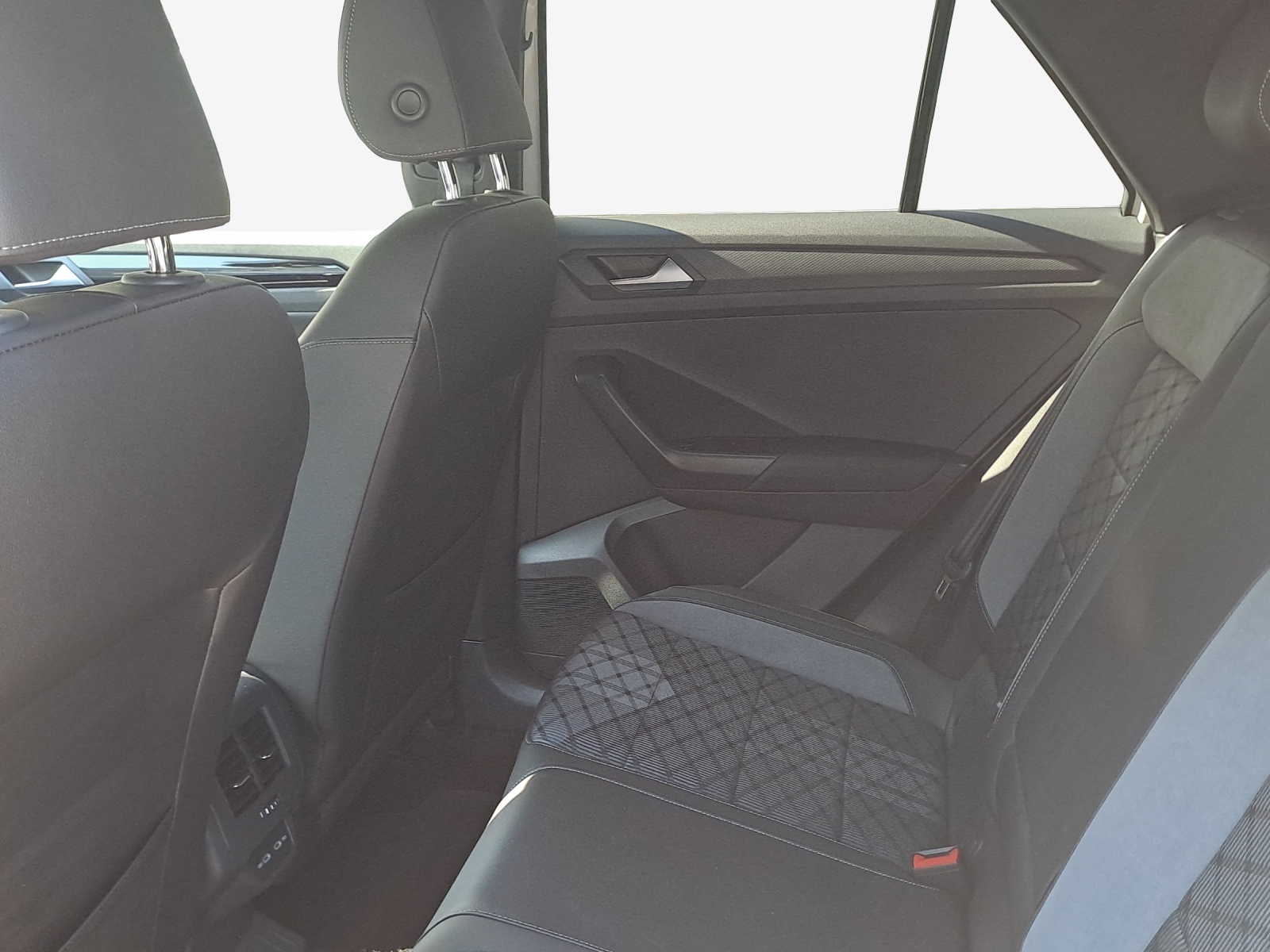 VW T-Roc 1.5 TSI EVO R-Line DSG-image-11