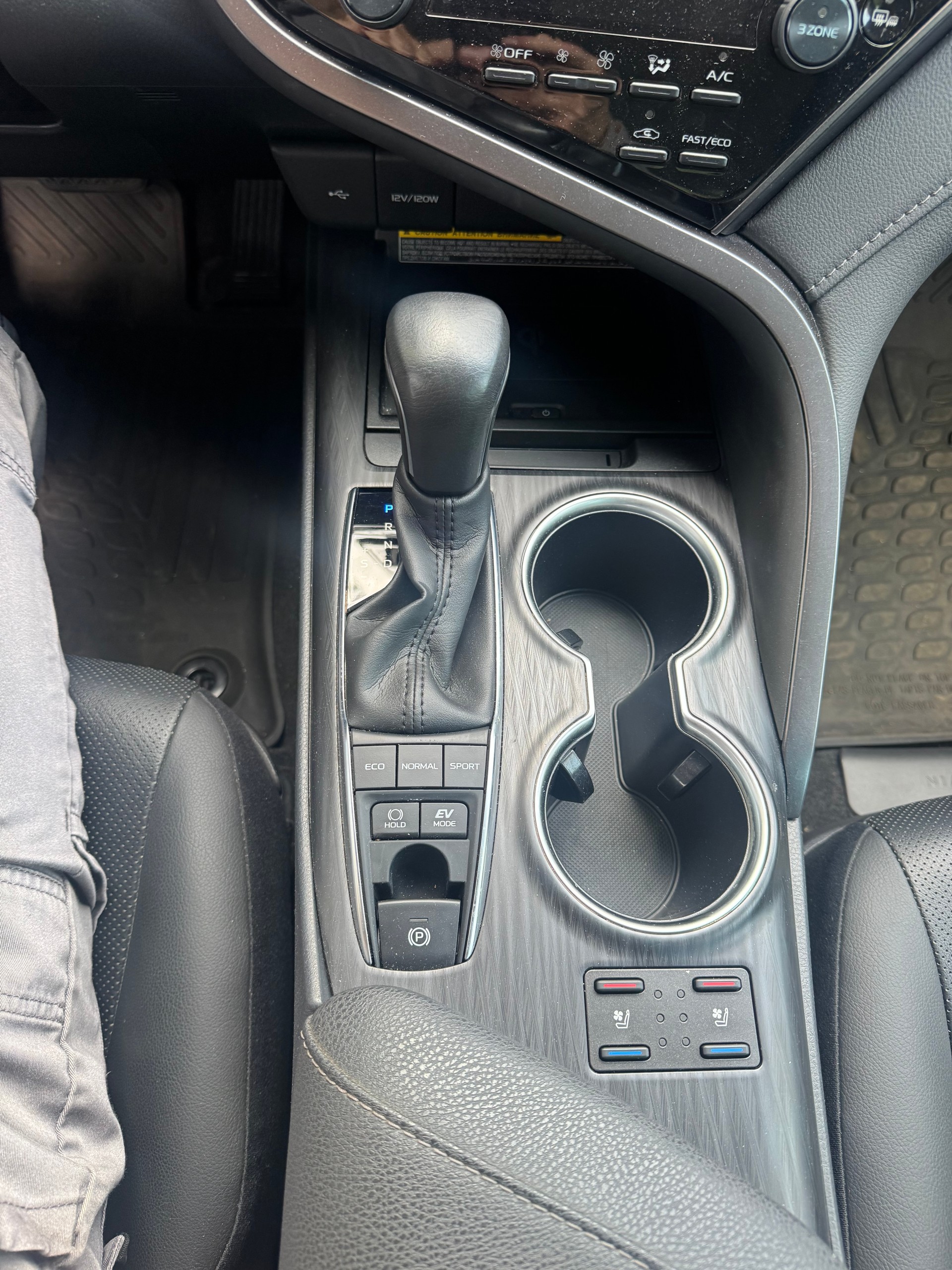 TOYOTA Camry 2.5 HSD e-CVT Premium-image-8