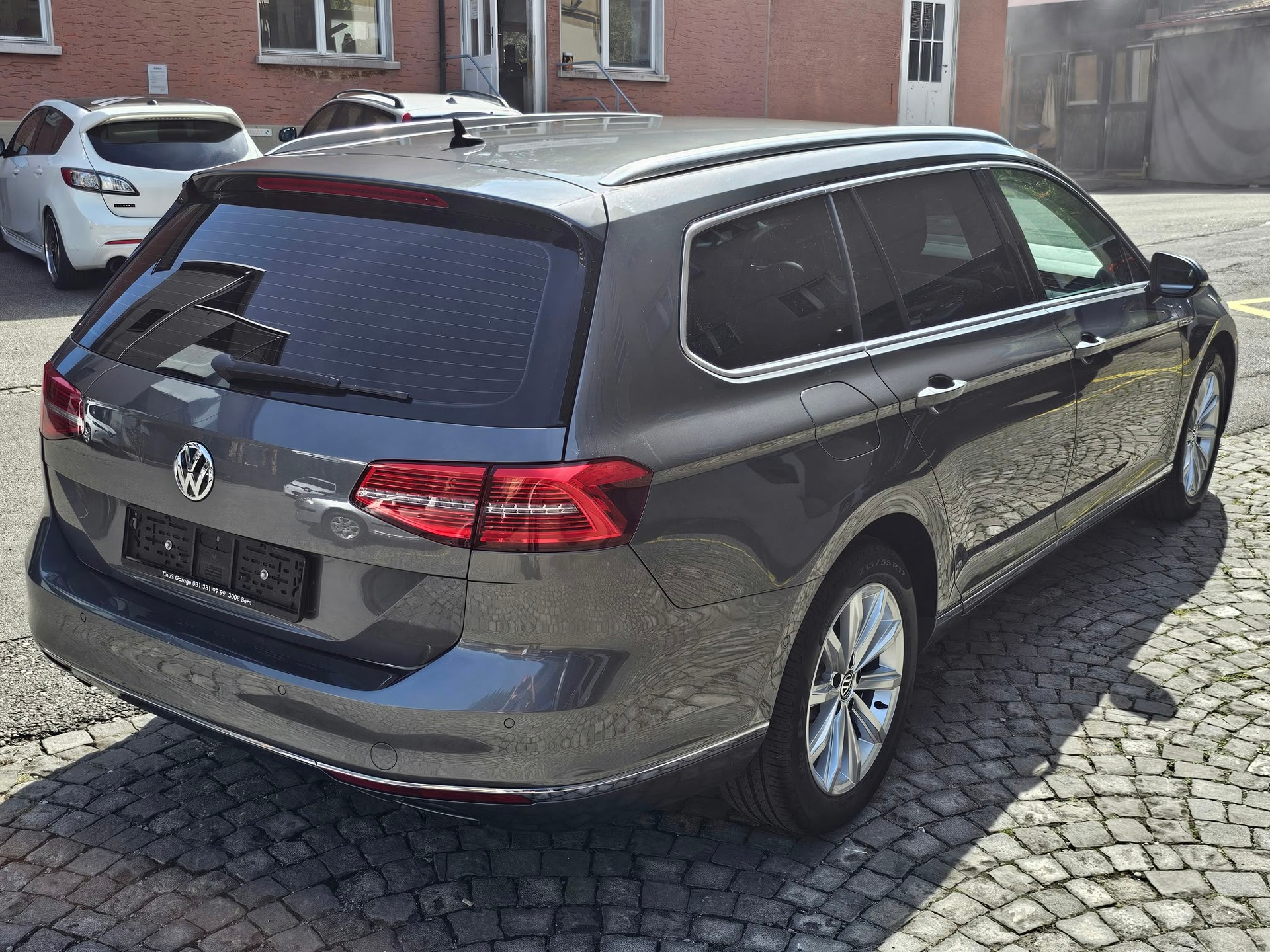 VW Passat Variant 2.0 TDI BMT Highline DSG 4Motion-image-4