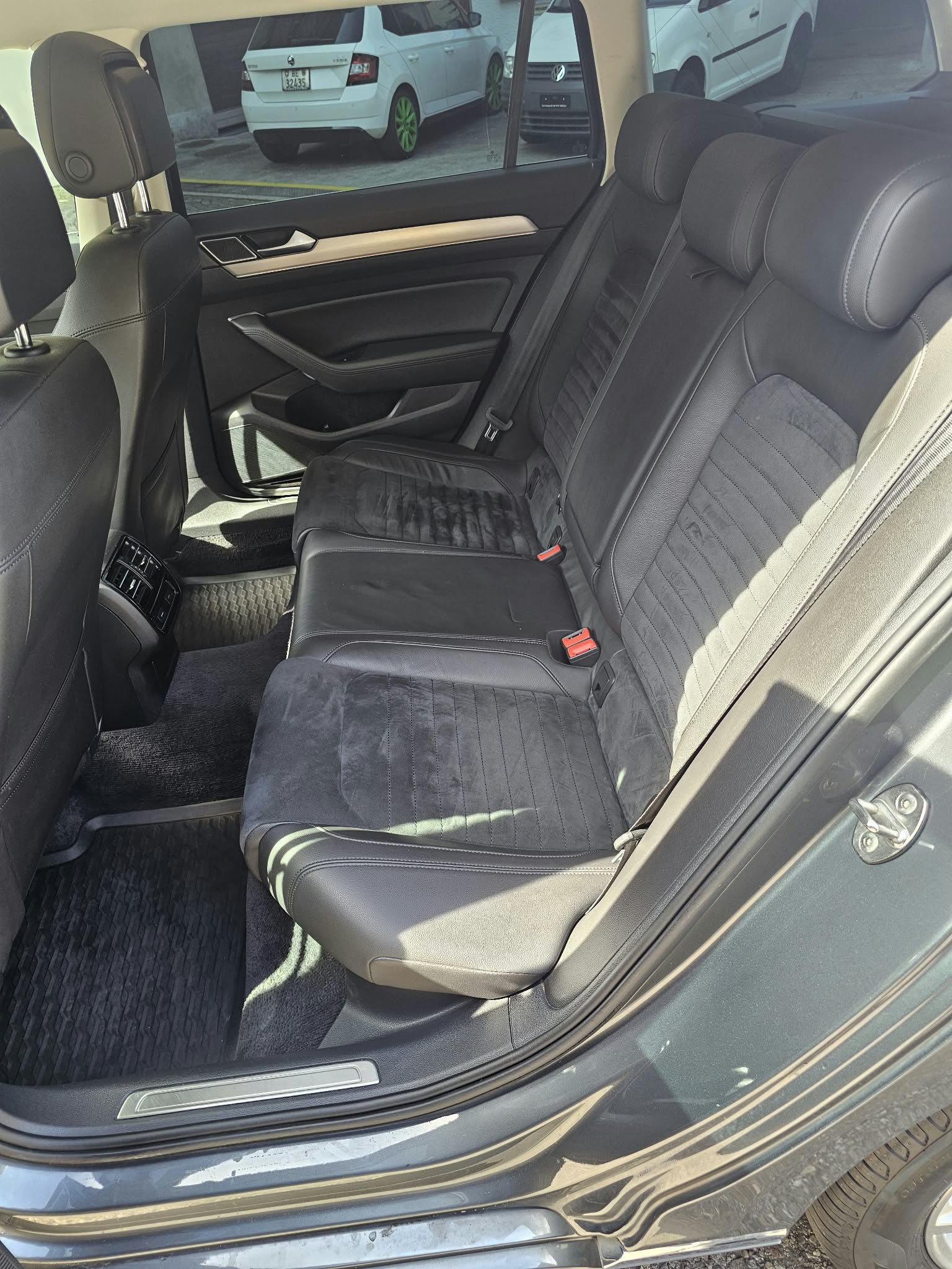 VW Passat Variant 2.0 TDI BMT Highline DSG 4Motion-image-10