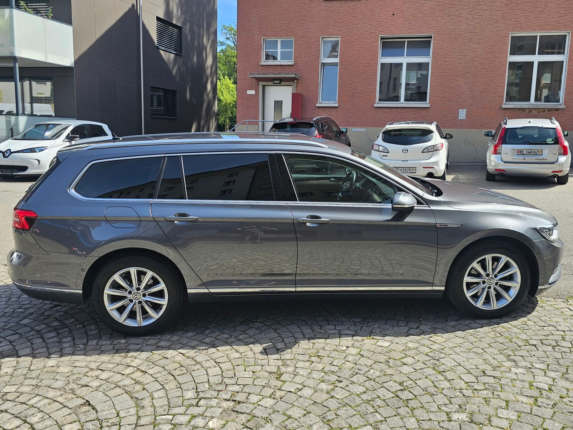VW Passat Variant 2.0 TDI BMT Highline DSG 4Motion-image-5