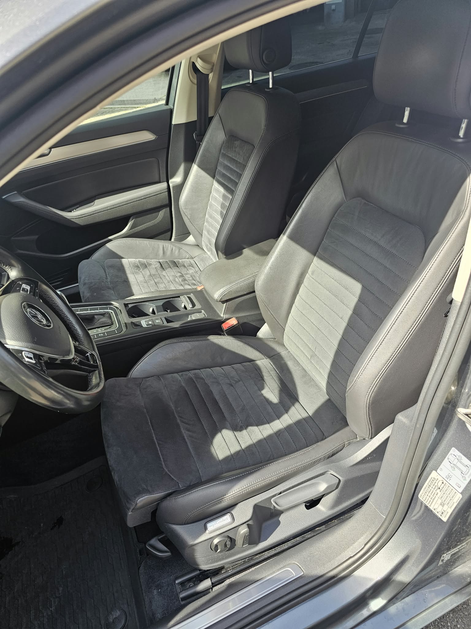 VW Passat Variant 2.0 TDI BMT Highline DSG 4Motion-image-9