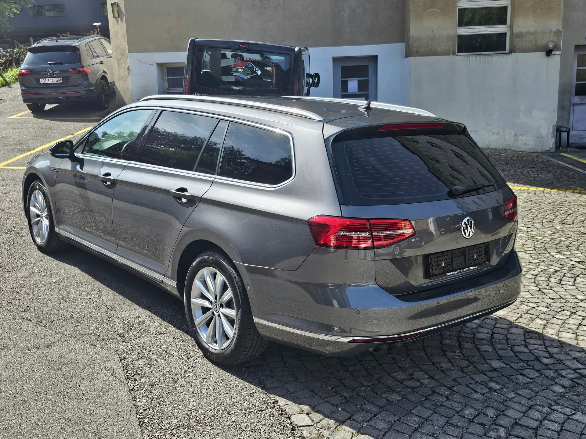 VW Passat Variant 2.0 TDI BMT Highline DSG 4Motion-image-2