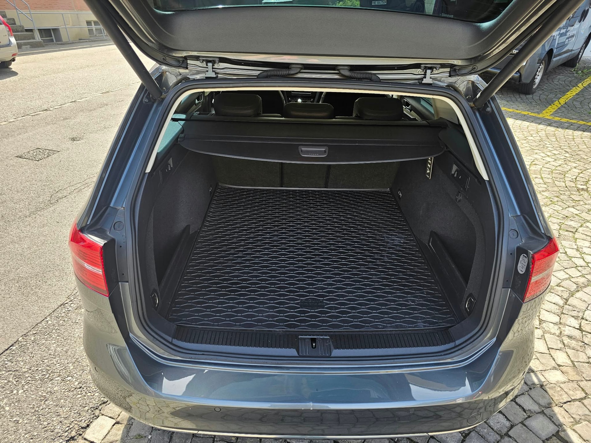 VW Passat Variant 2.0 TDI BMT Highline DSG 4Motion-image-14