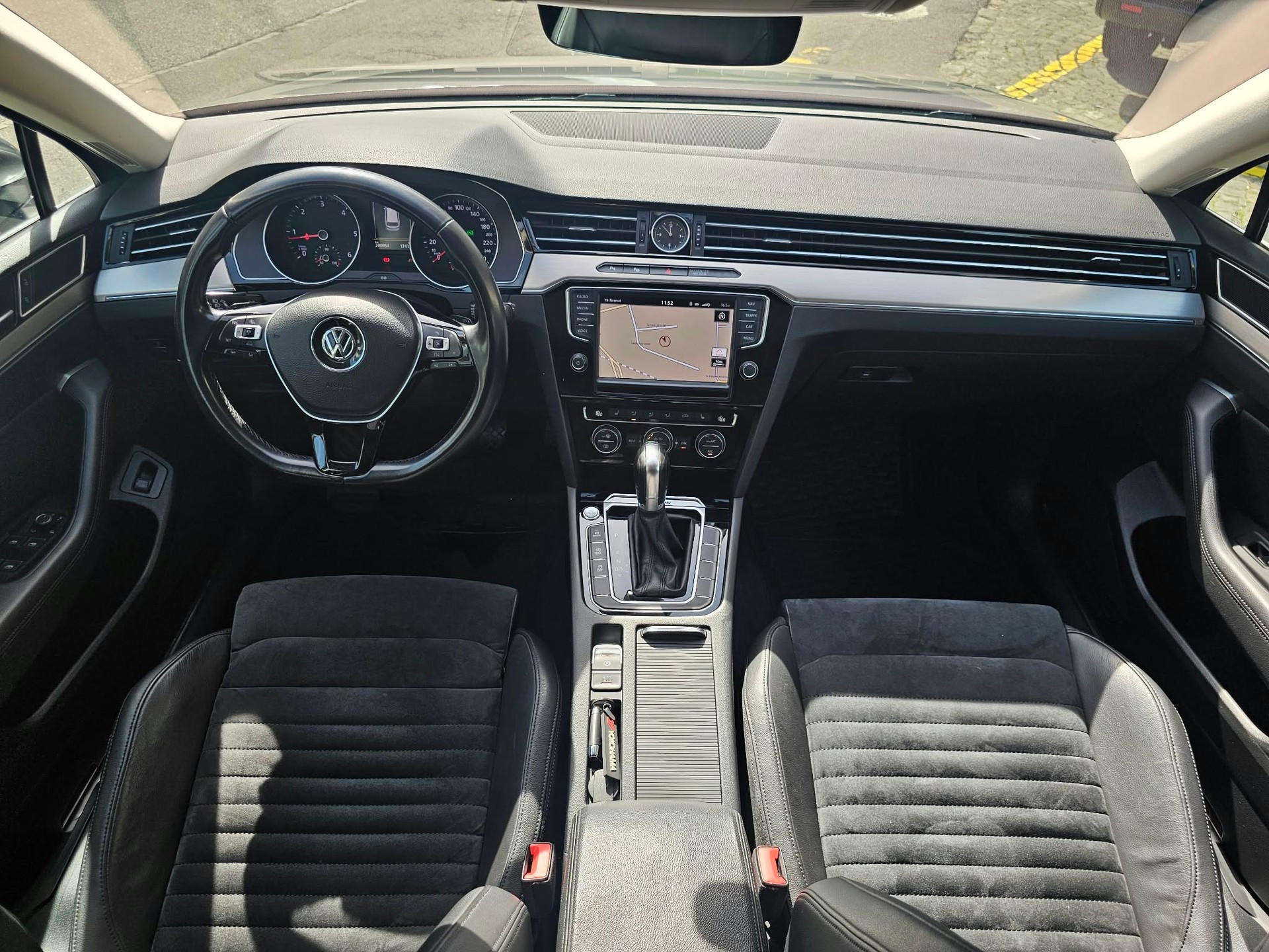 VW Passat Variant 2.0 TDI BMT Highline DSG 4Motion-image-8