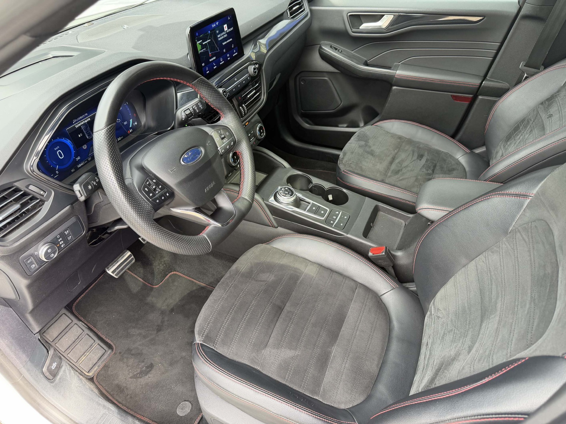 FORD Kuga 2.5 Plug-in Hybrid ST-Line X-image-10