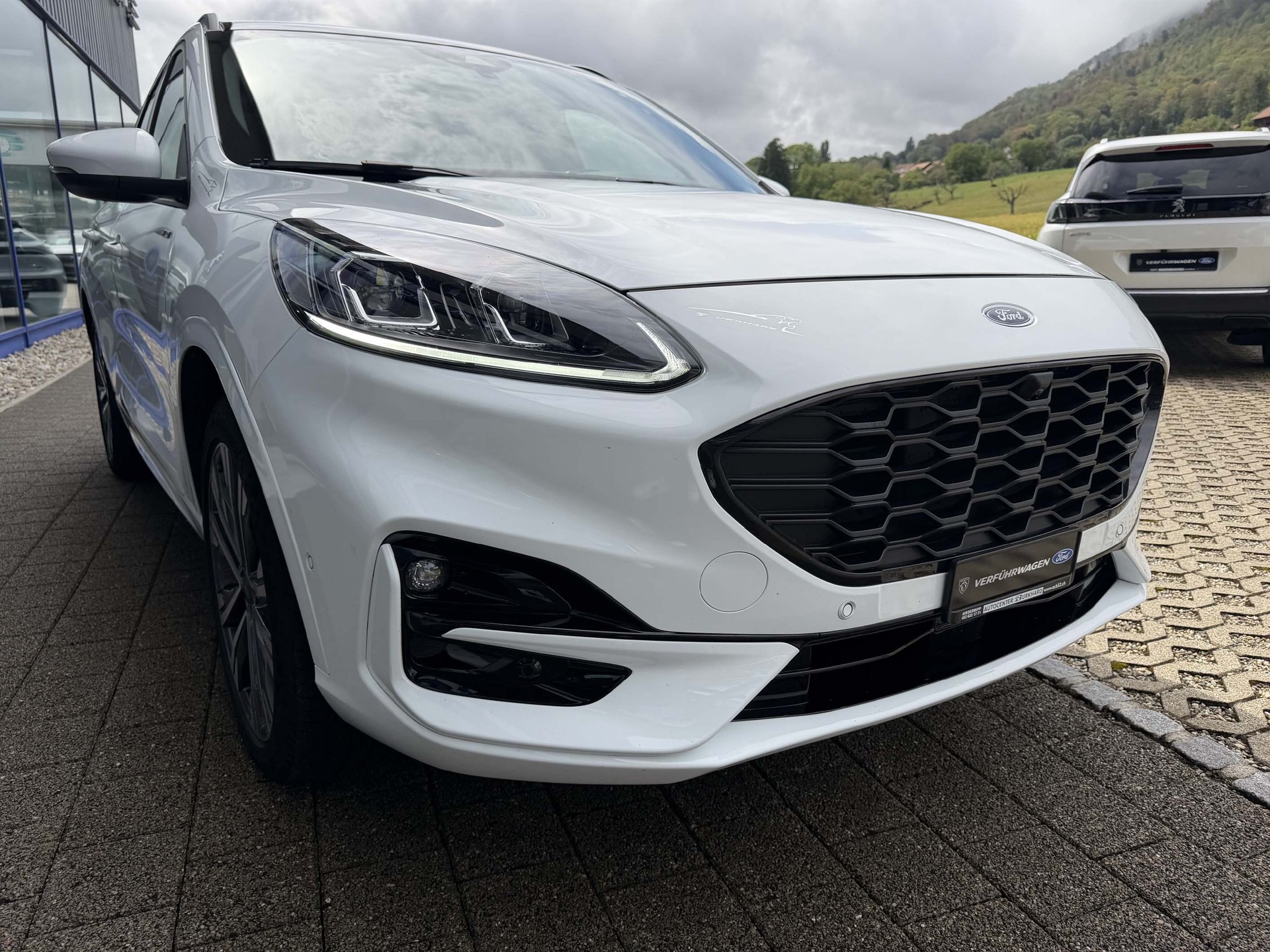 FORD Kuga 2.5 Plug-in Hybrid ST-Line X-image-2