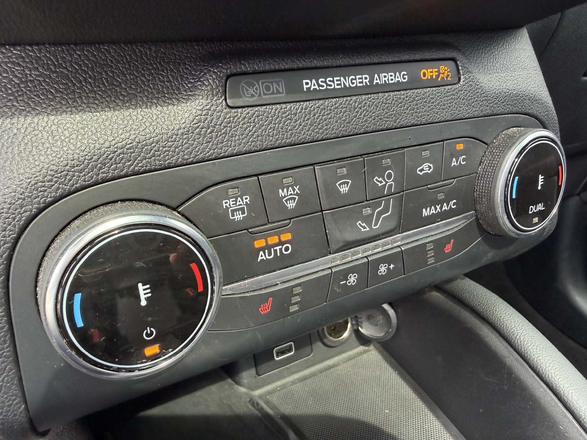 FORD Kuga 2.5 Plug-in Hybrid ST-Line X-image-12