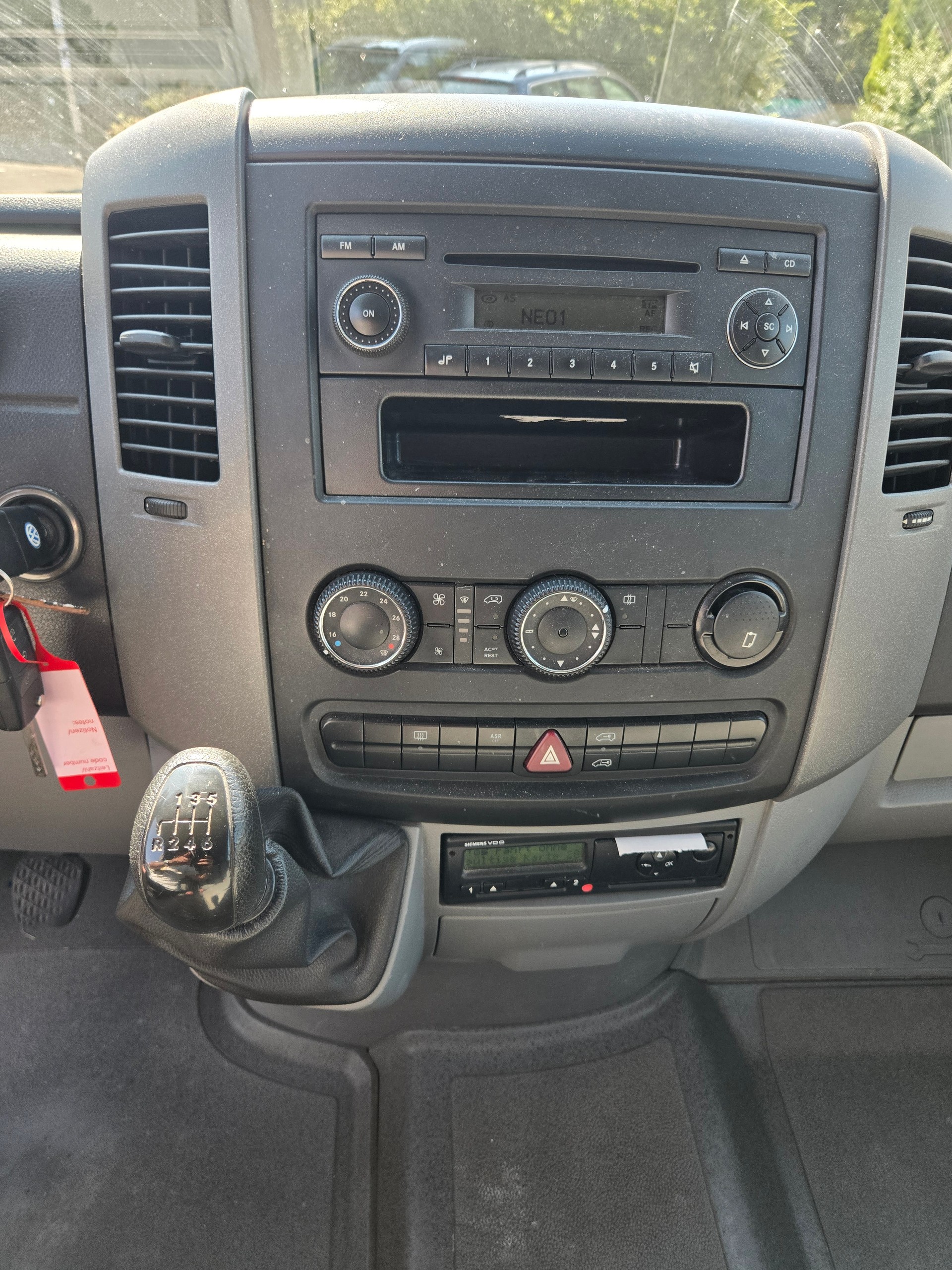 VW Crafter 35 2.5 TDI 109 PS-image-9