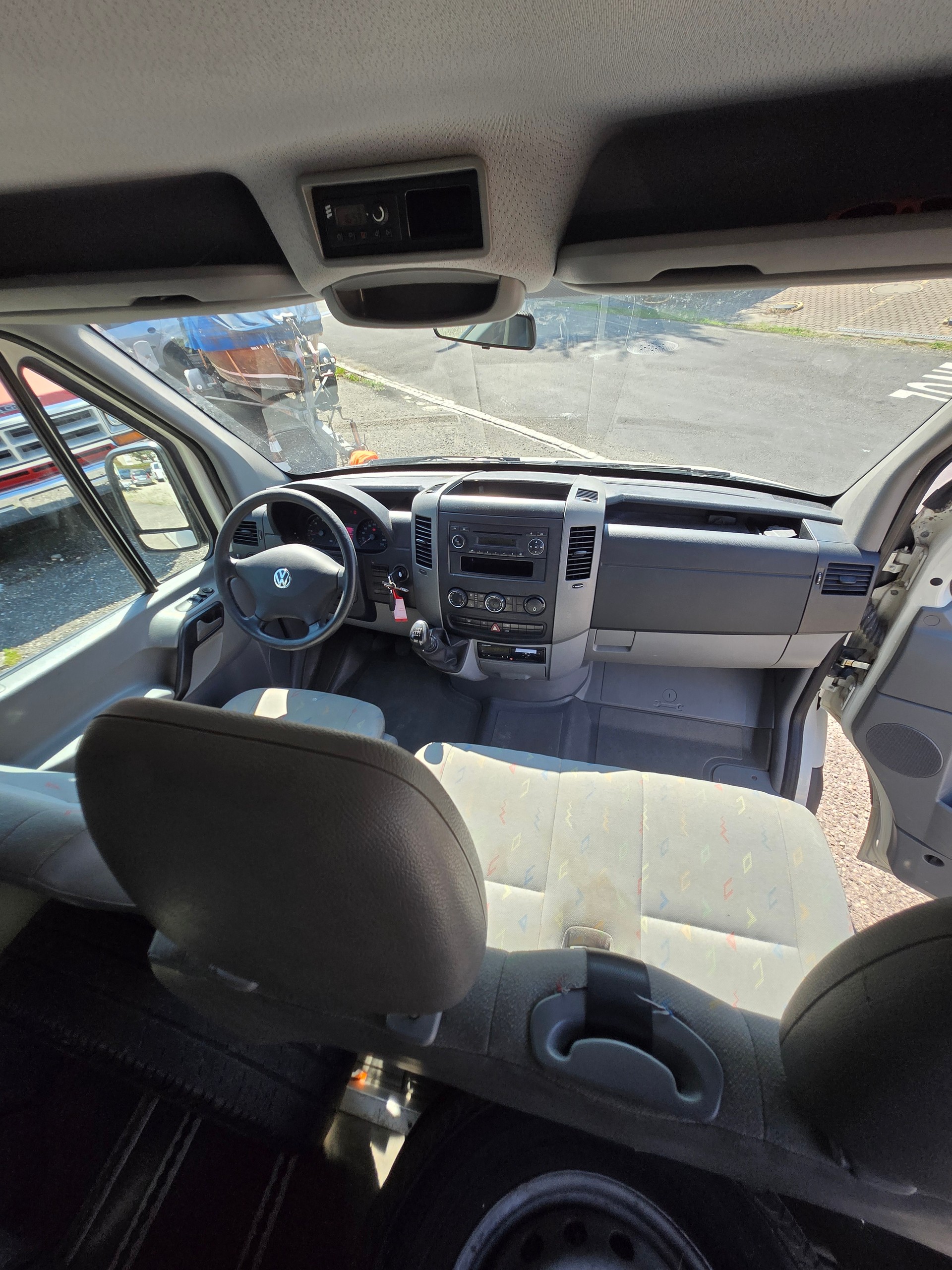 VW Crafter 35 2.5 TDI 109 PS-image-8