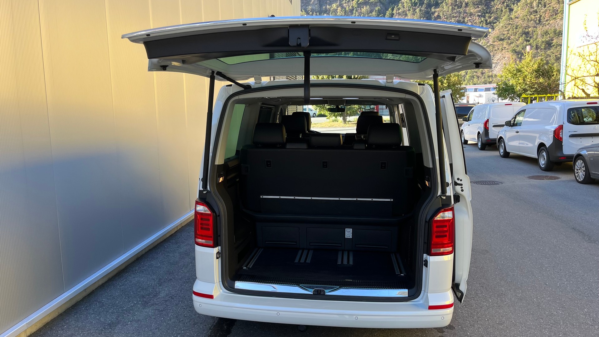 VW T6 Multivan 2.0 Bi-TDI Highline 4Motion DSG-image-8