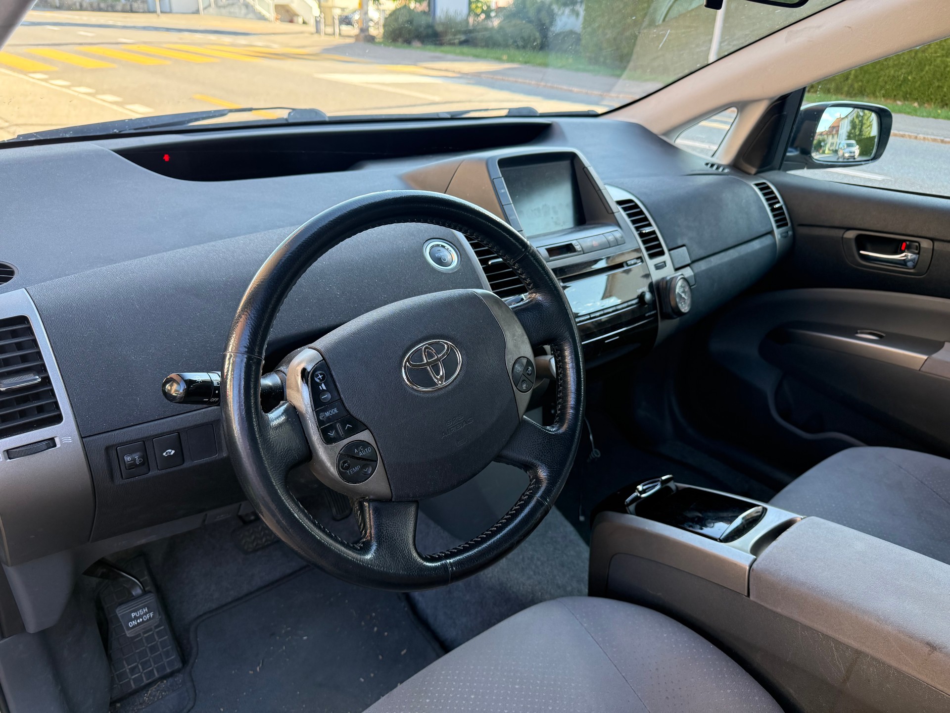 TOYOTA Prius 1.5 16V Hybrid-image-9